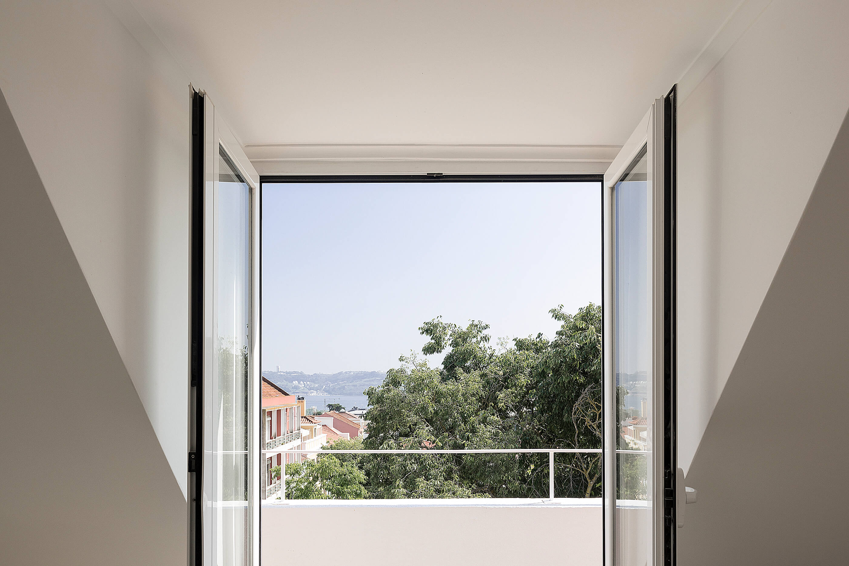 Reportagem Fotografia de arquitectura portuguesa fotografo Ivo tavares studio projecto Casa na Ajuda de Smg Arquitectos