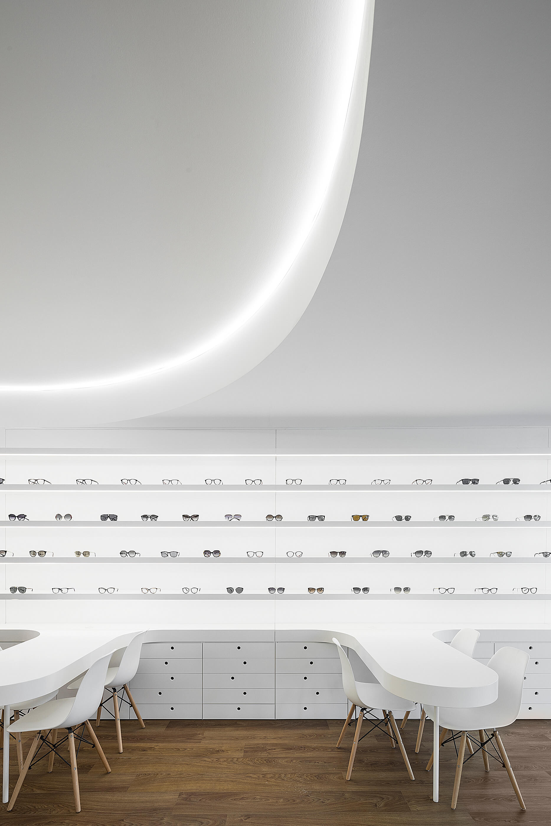 Reportagem Fotografia de arquitectura portuguesa fotografo Ivo tavares studio projecto Óptica Pitães de Tsou Arquitectos