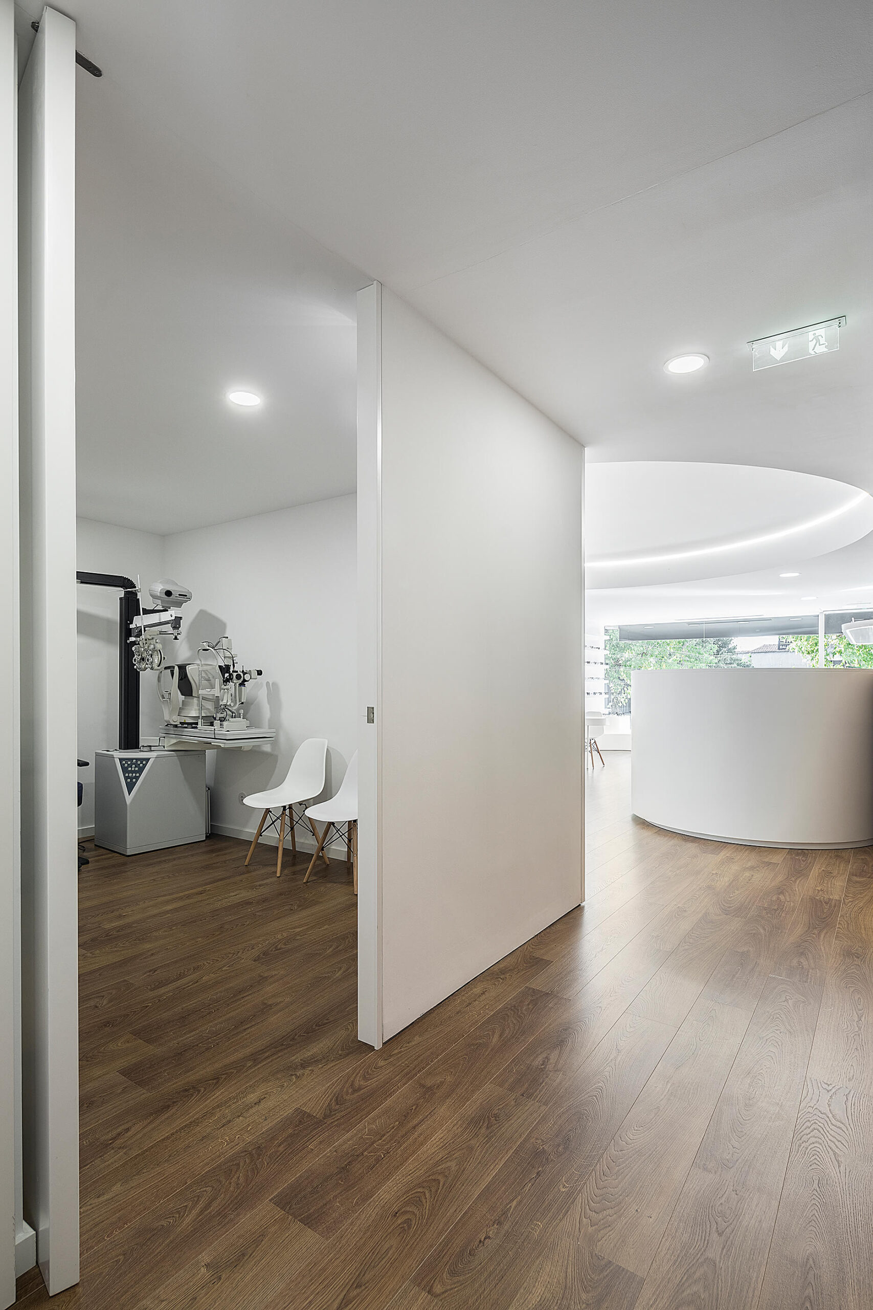 Reportagem Fotografia de arquitectura portuguesa fotografo Ivo tavares studio projecto Óptica Pitães de Tsou Arquitectos