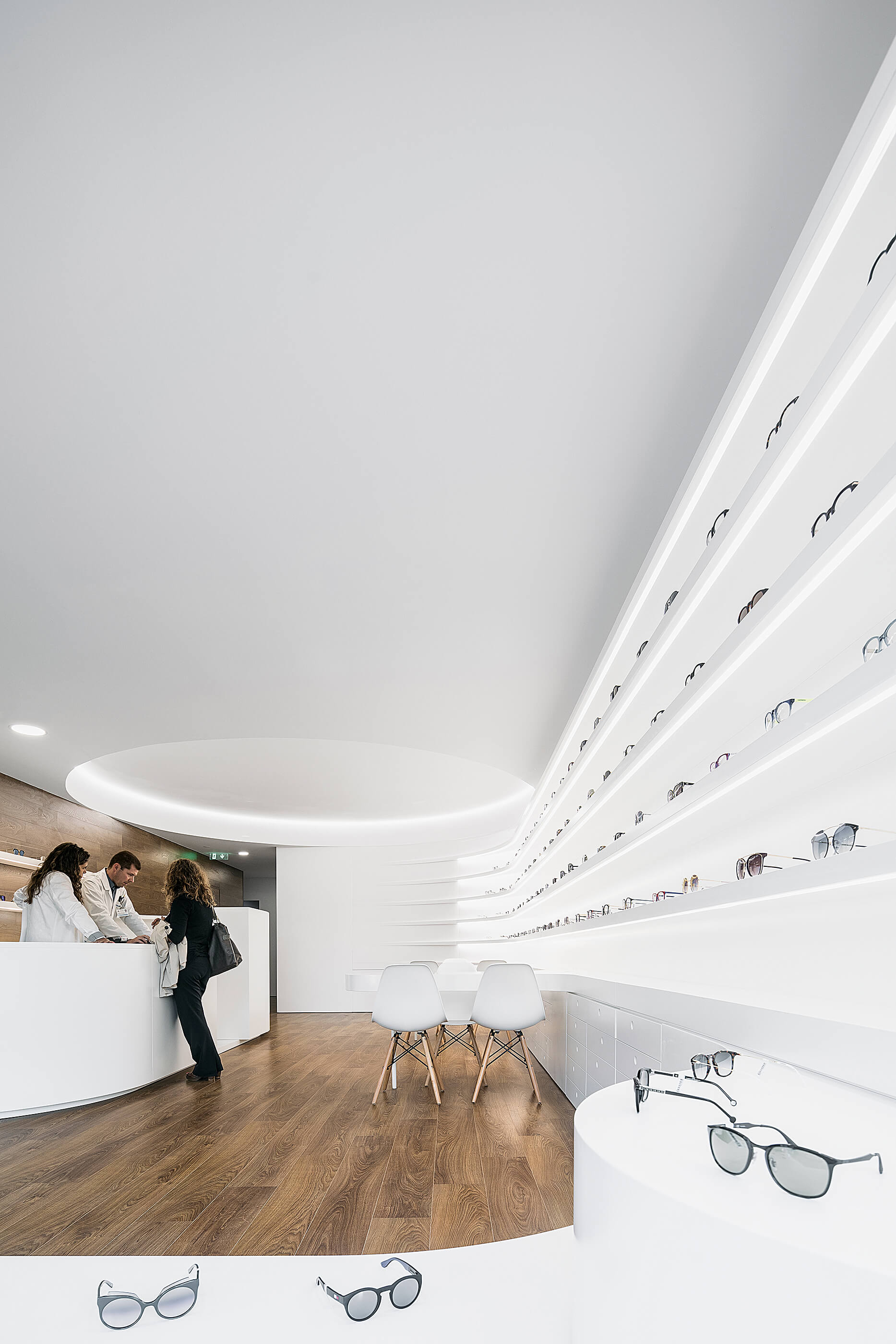 Reportagem Fotografia de arquitectura portuguesa fotografo Ivo tavares studio projecto Óptica Pitães de Tsou Arquitectos