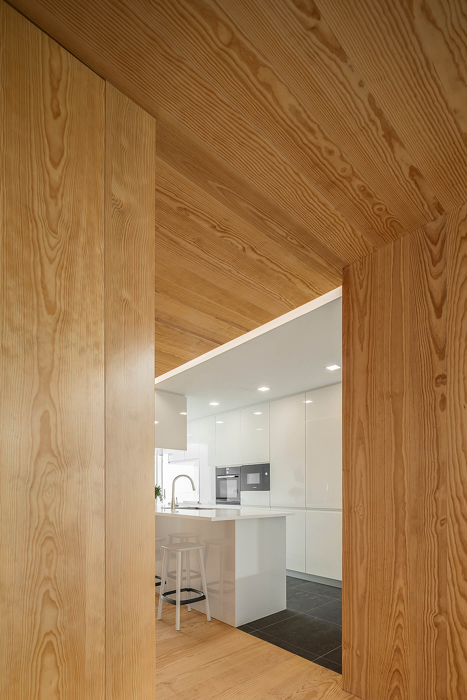 Reportagem Fotografia de arquitectura portuguesa fotografo Ivo tavares studio projecto reabilitação casa do arco do atelier Frari
