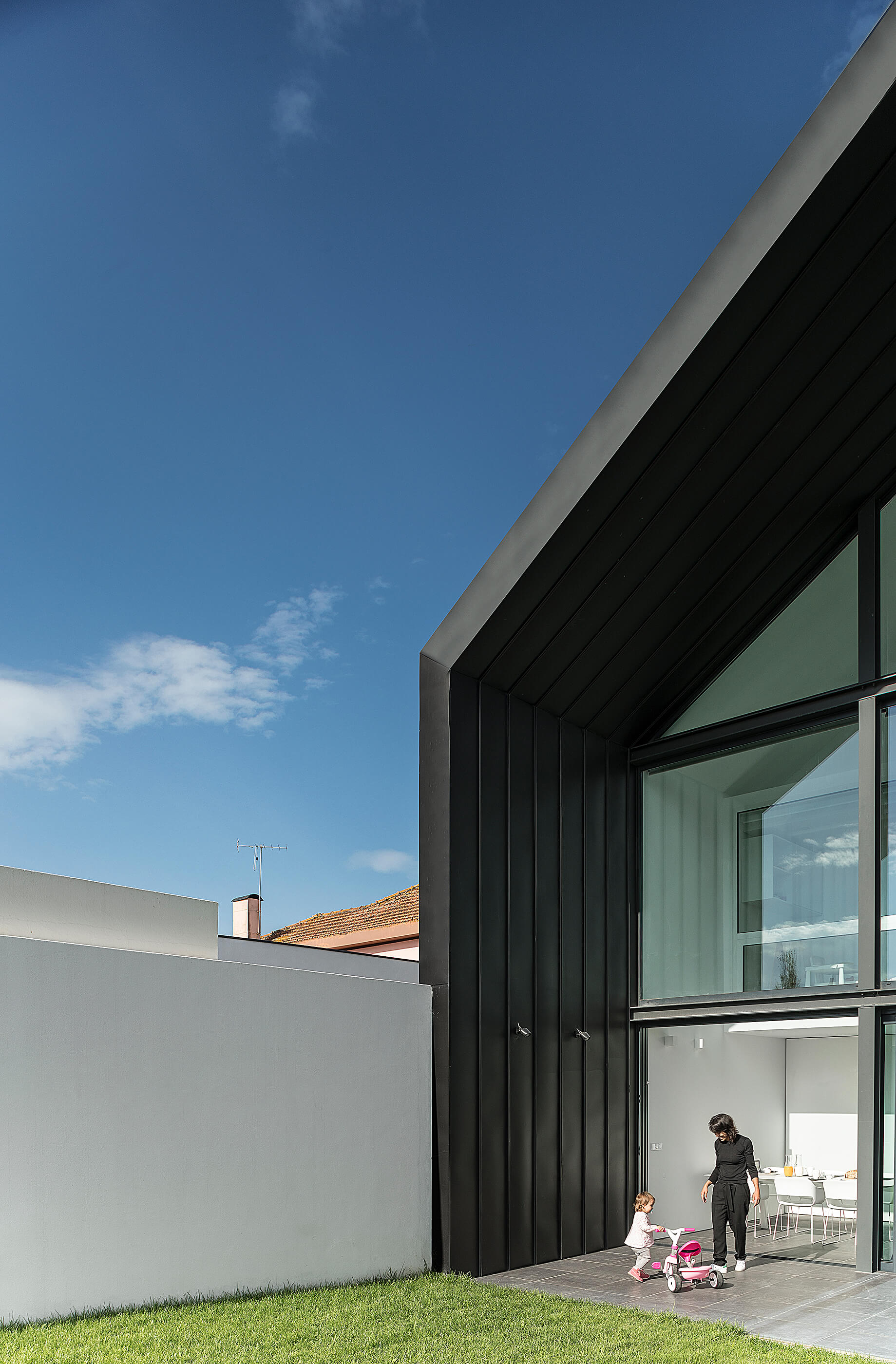 Reportagem Fotografia de arquitectura portuguesa fotografo Ivo tavares studio projecto reabilitação casa do arco do atelier Frari