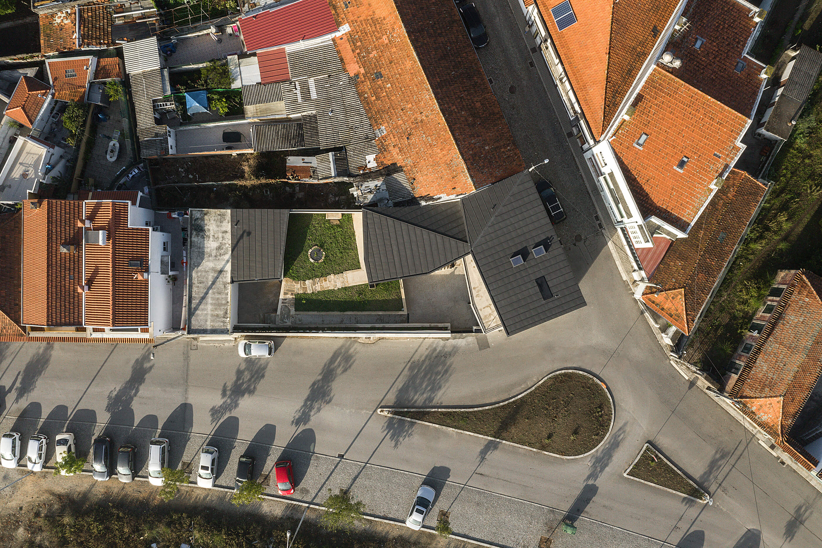Reportagem Fotografia de arquitectura portuguesa fotografo Ivo tavares studio projecto Casa Santa Marinha de Paulo Moreira Architecture.