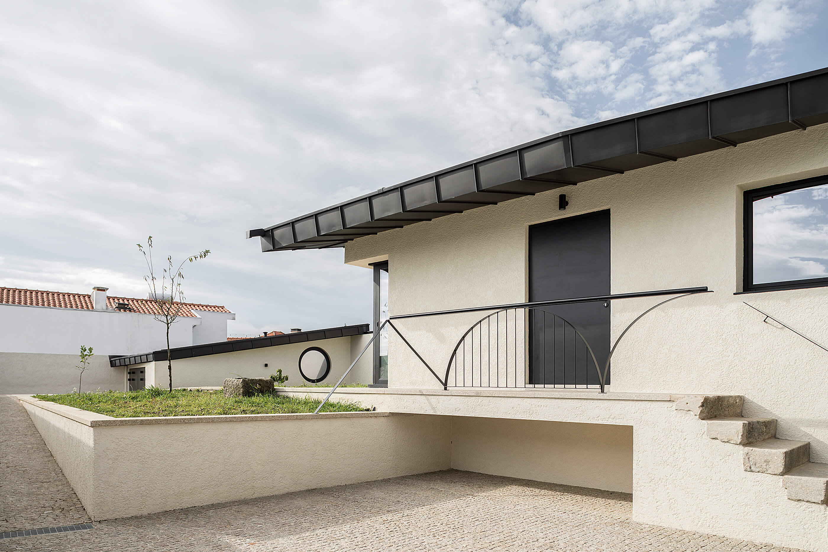 Reportagem Fotografia de arquitectura portuguesa fotografo Ivo tavares studio projecto Casa Santa Marinha de Paulo Moreira Architecture.