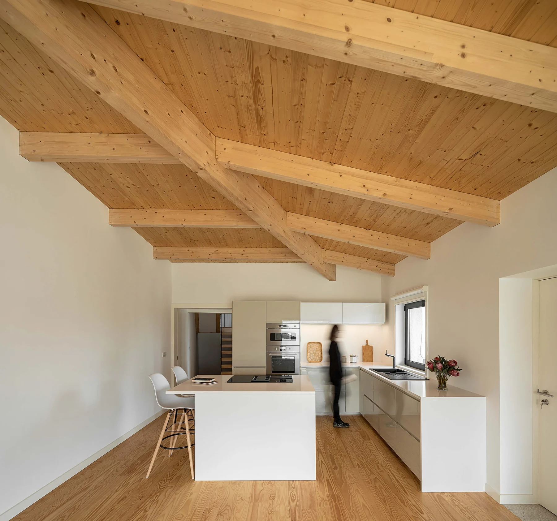 Reportagem Fotografia de arquitectura portuguesa fotografo Ivo tavares studio projecto Casa Santa Marinha de Paulo Moreira Architecture.