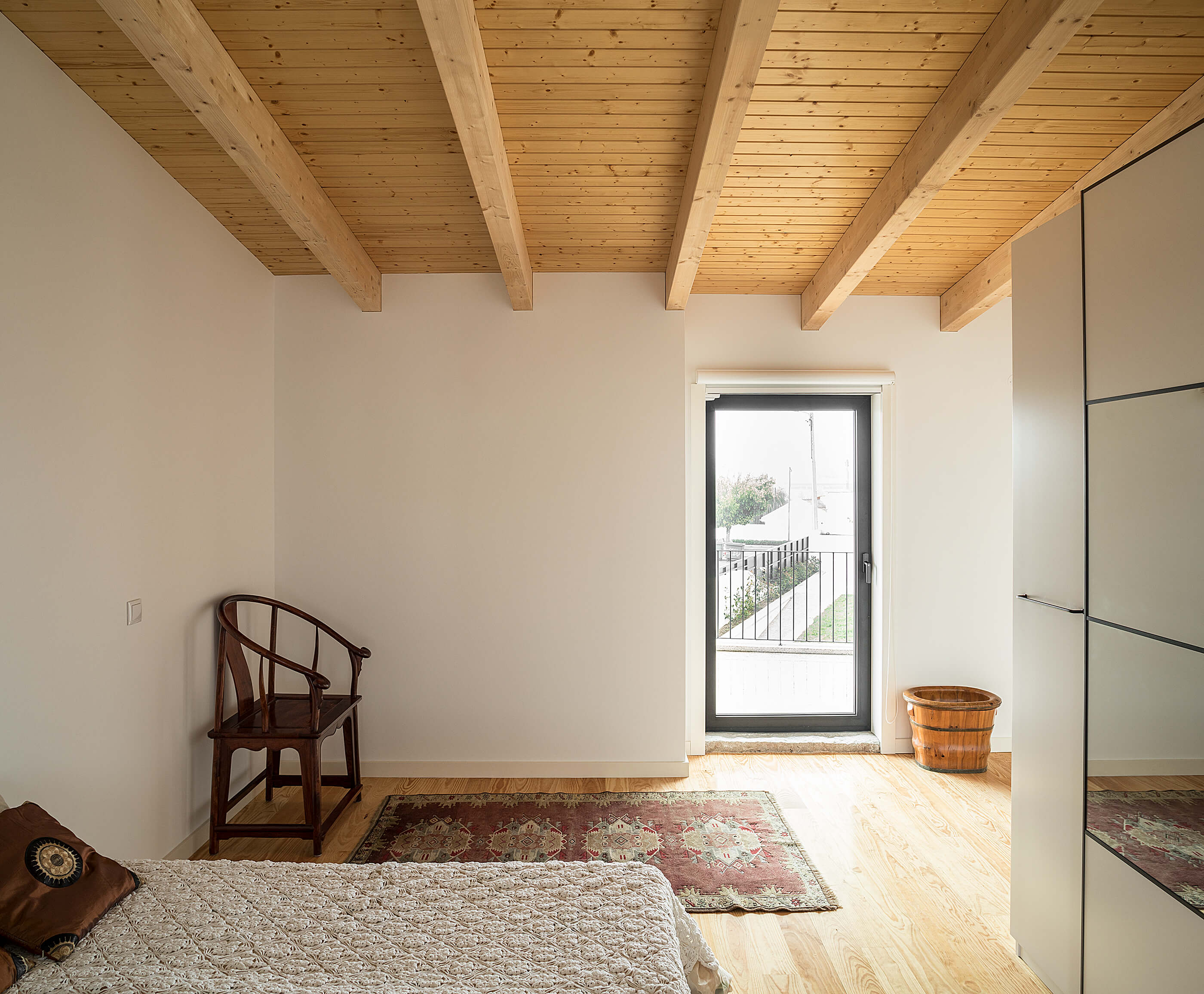 Reportagem Fotografia de arquitectura portuguesa fotografo Ivo tavares studio projecto Casa Santa Marinha de Paulo Moreira Architecture.