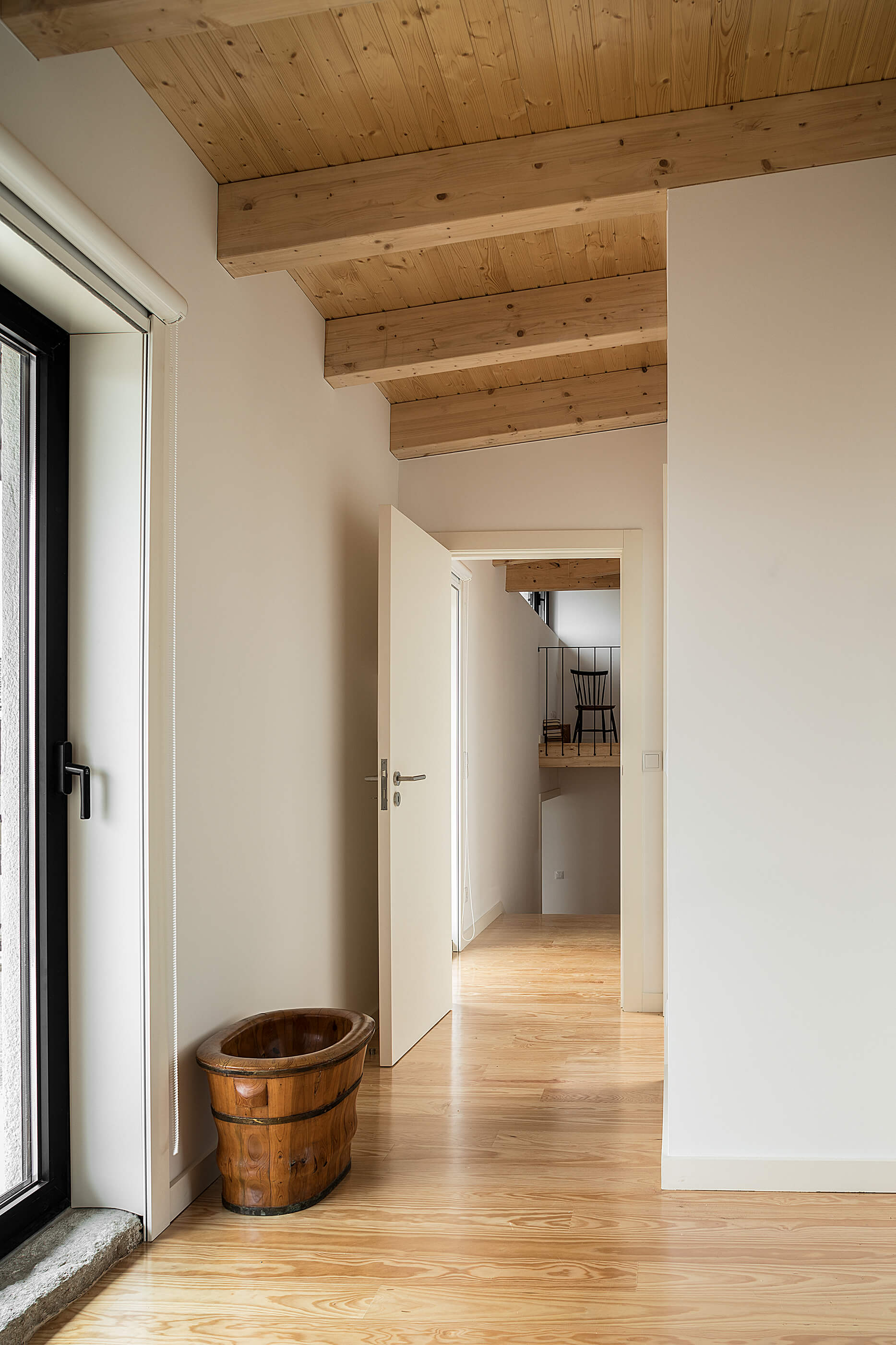 Reportagem Fotografia de arquitectura portuguesa fotografo Ivo tavares studio projecto Casa Santa Marinha de Paulo Moreira Architecture.