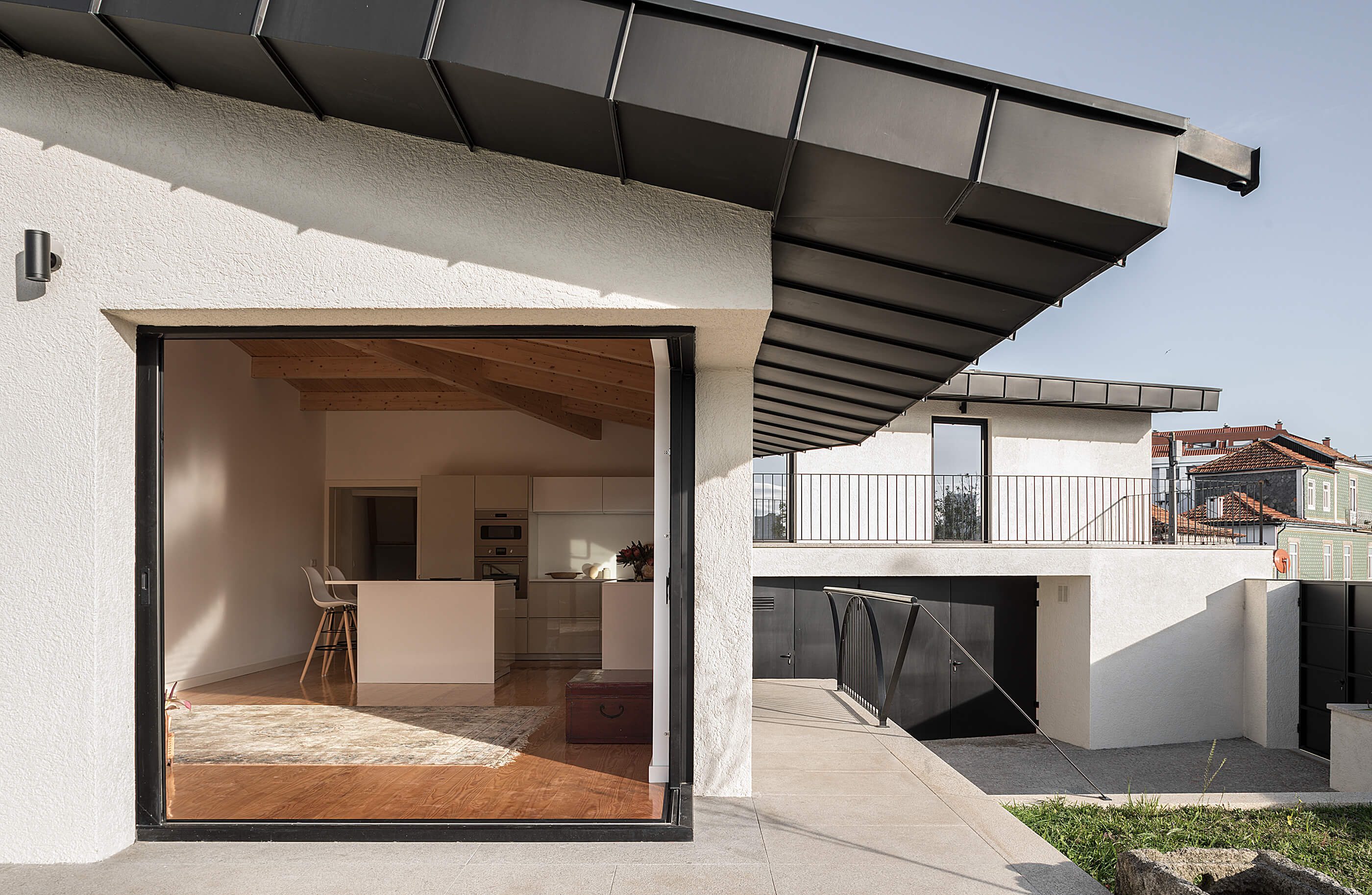 Reportagem Fotografia de arquitectura portuguesa fotografo Ivo tavares studio projecto Casa Santa Marinha de Paulo Moreira Architecture.