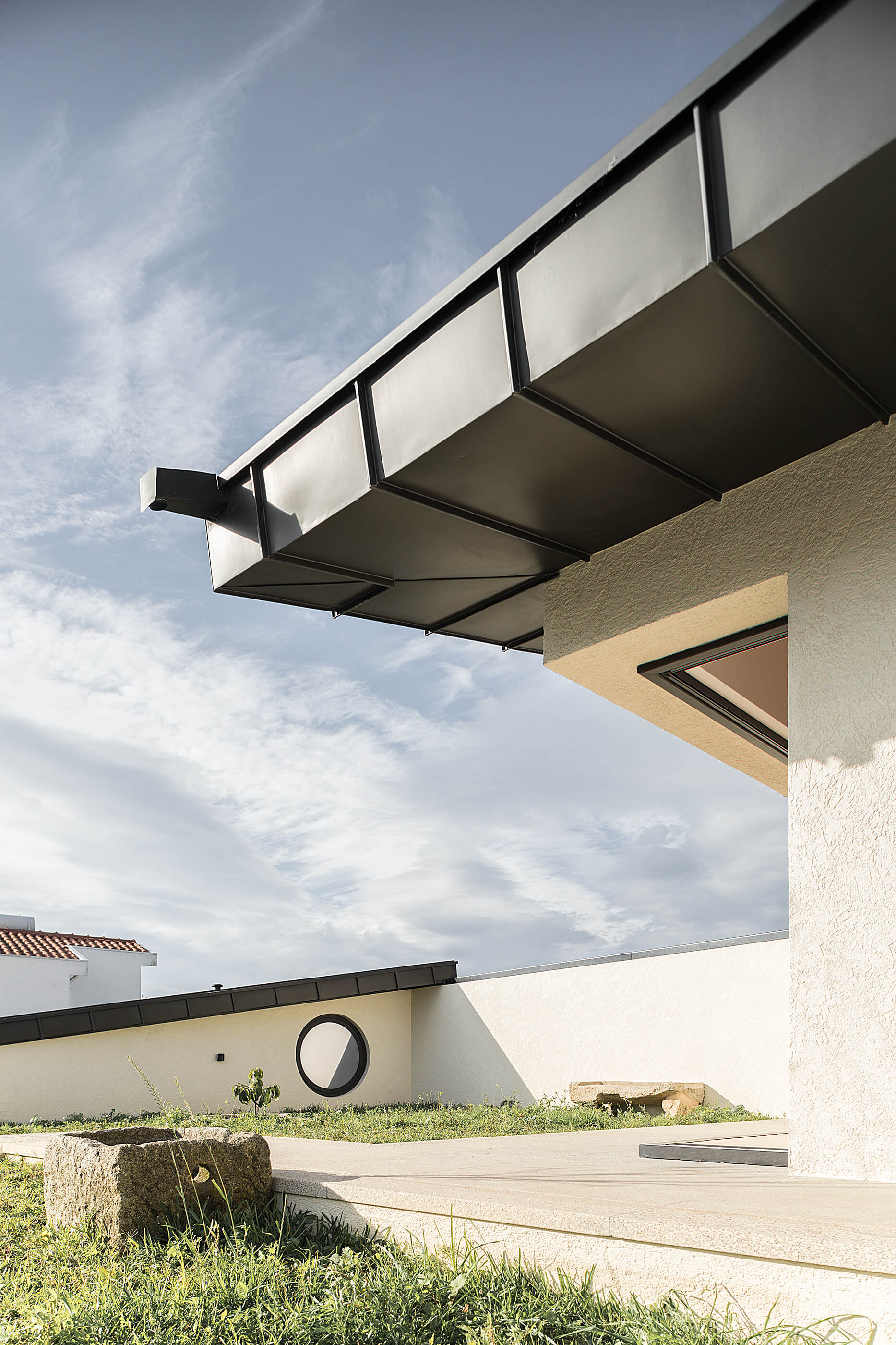 Reportagem Fotografia de arquitectura portuguesa fotografo Ivo tavares studio projecto Casa Santa Marinha de Paulo Moreira Architecture.