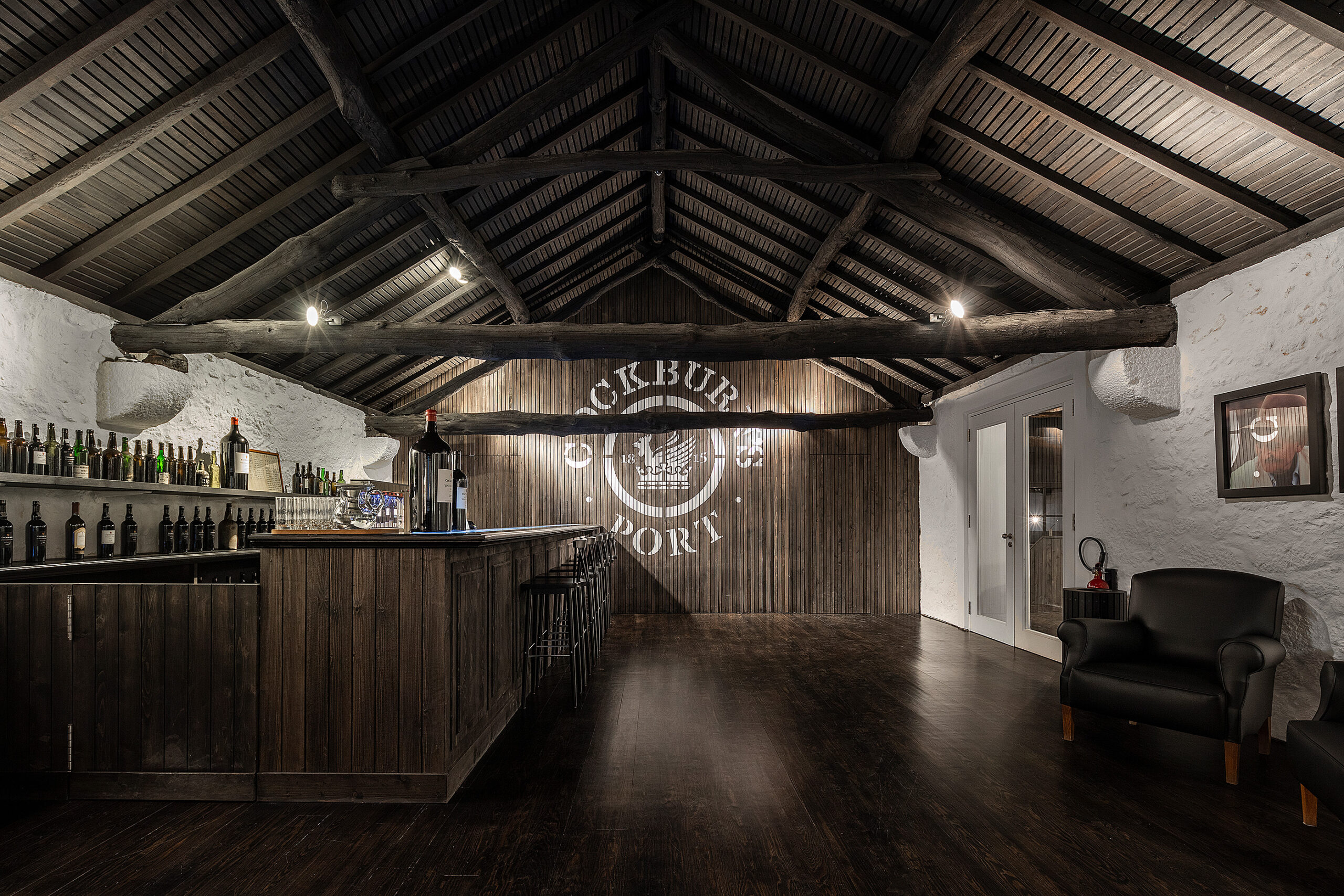 Reportagem Fotografia De Arquitectura Portuguesa Fotografo Ivo Tavares Studio Caves Cockburns Do Atelier P06
