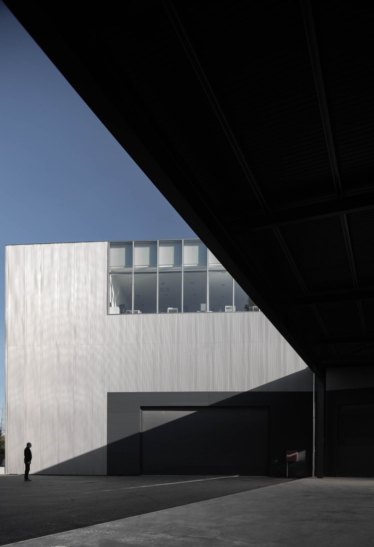 Edificio Industrial Prf Do Atelier Impare Arquitectura Com Fotog do fotografo Ivo Tavares Studio