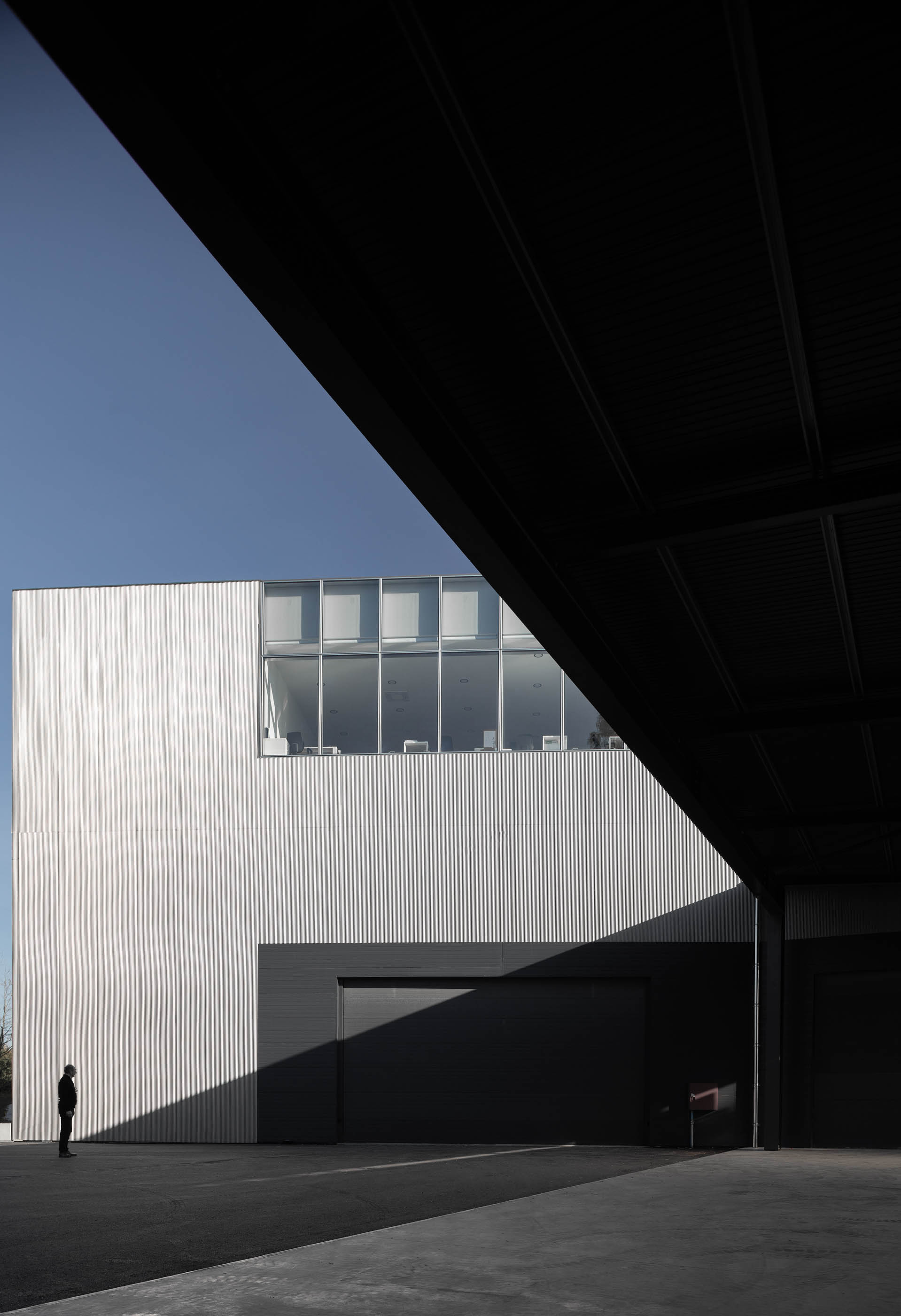 Edificio Industrial Prf Do Atelier Impare Arquitectura Com Fotog do fotografo Ivo Tavares Studio