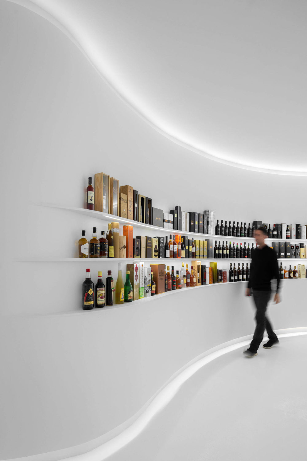 Portugal Vineyards Concept Store em Porto | Ivo Tavares Studio