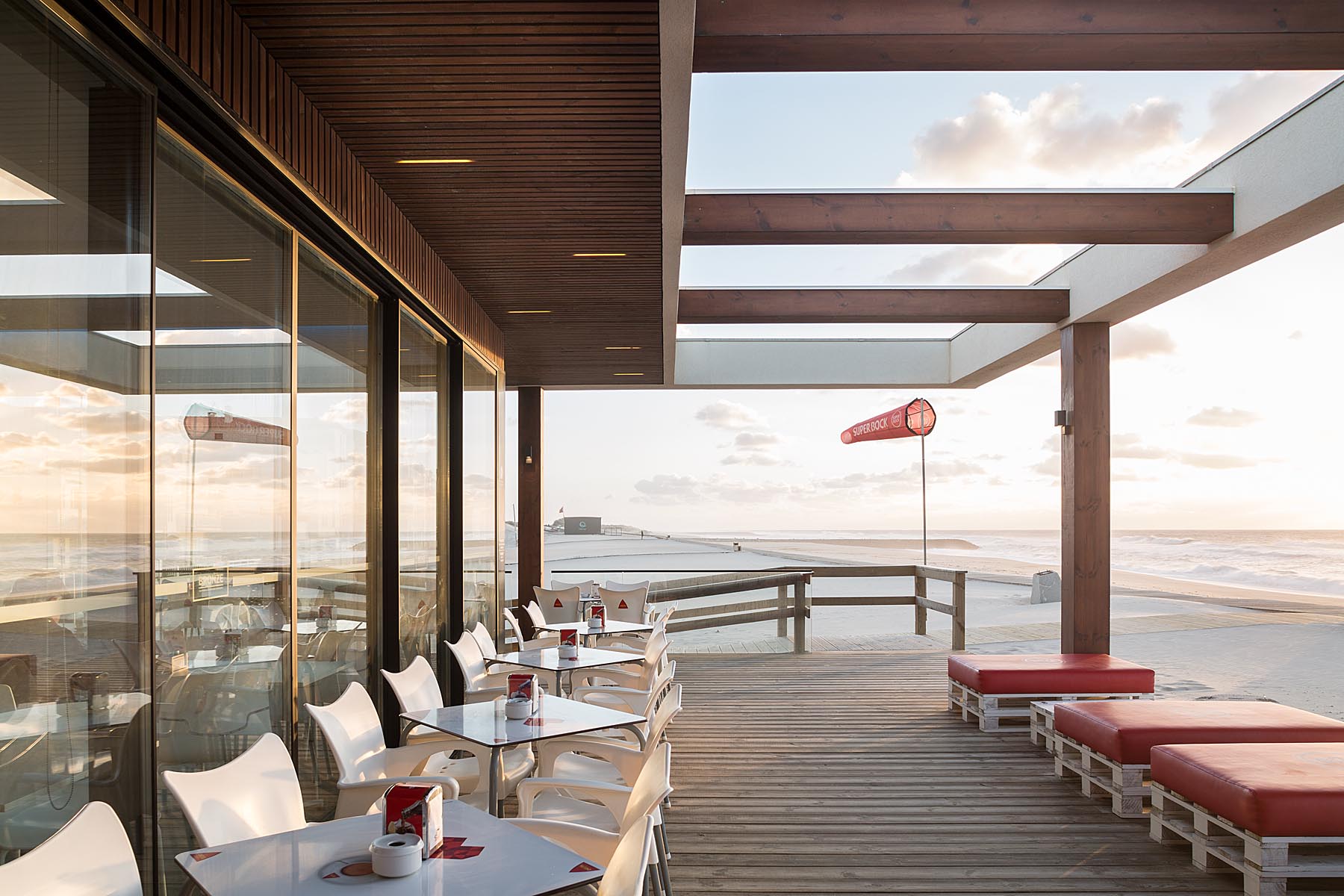Bar De Praia Bonze Na Costa Nova Em Ílhavo Do Atelier De Arquit