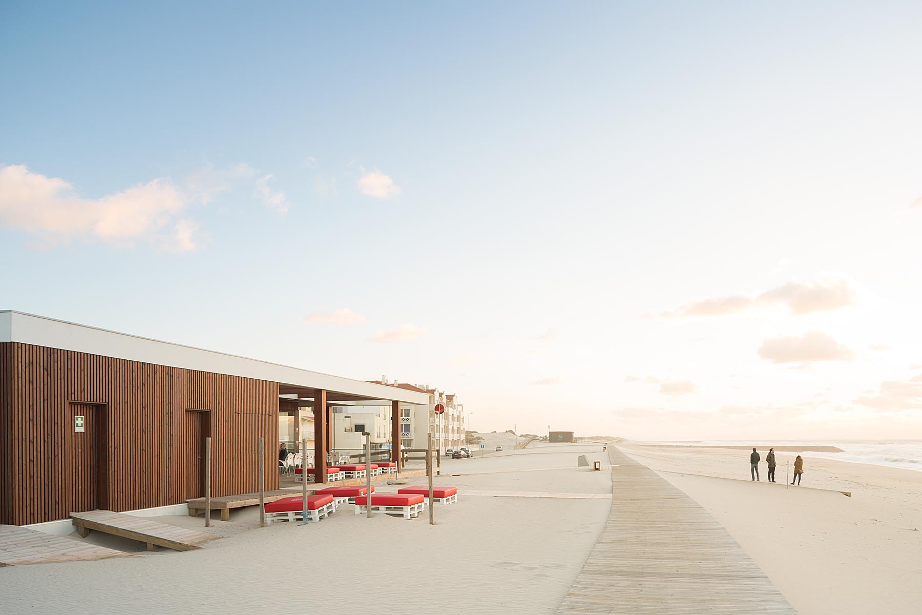 Bar De Praia Bonze Na Costa Nova Em Ílhavo Do Atelier De Arquit