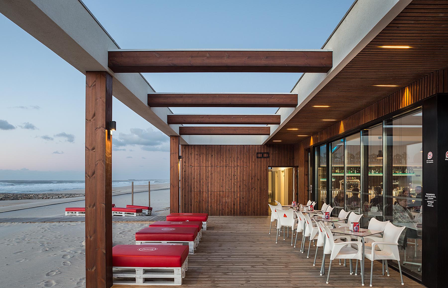 Bar De Praia Bonze Na Costa Nova Em Ílhavo Do Atelier De Arquit