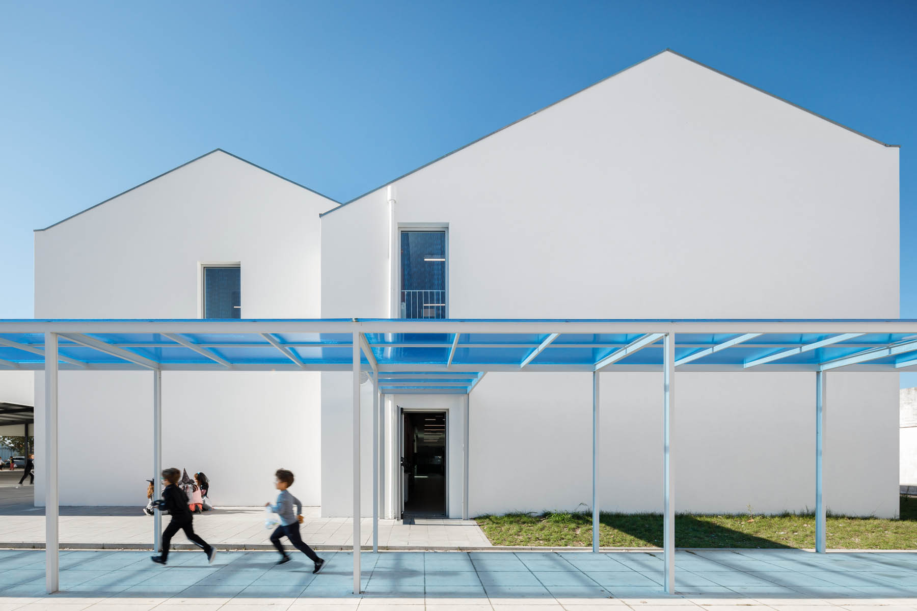 Escola Basica de São Bernardo em Aveiro do atelier de arquitect