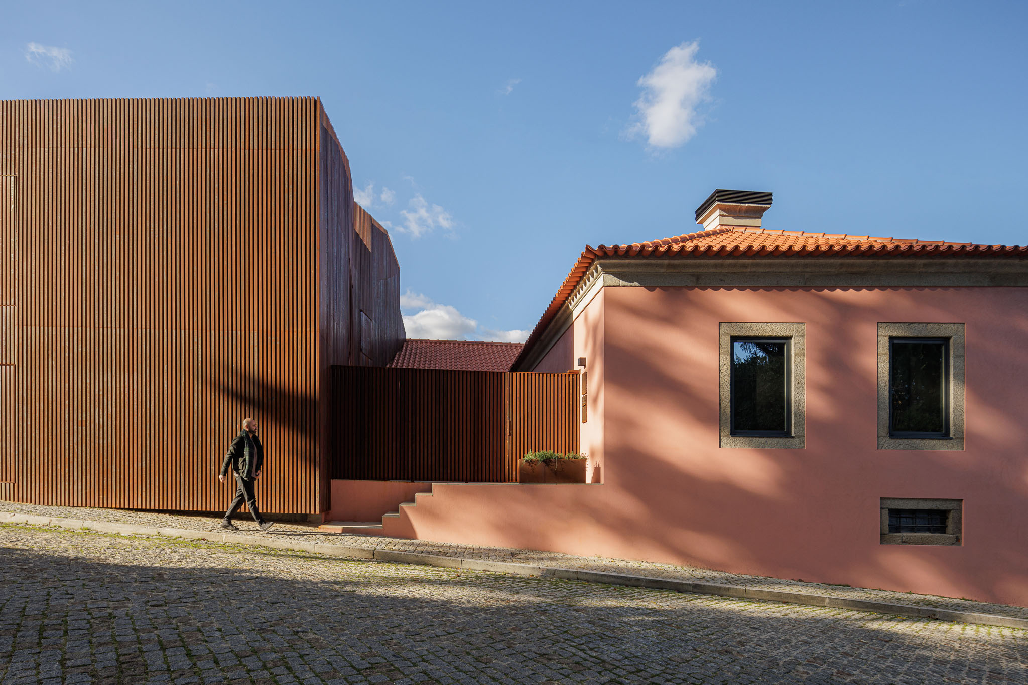 Casa Trincheira em Pinhel com Arquitectura Filipe Pina e David B