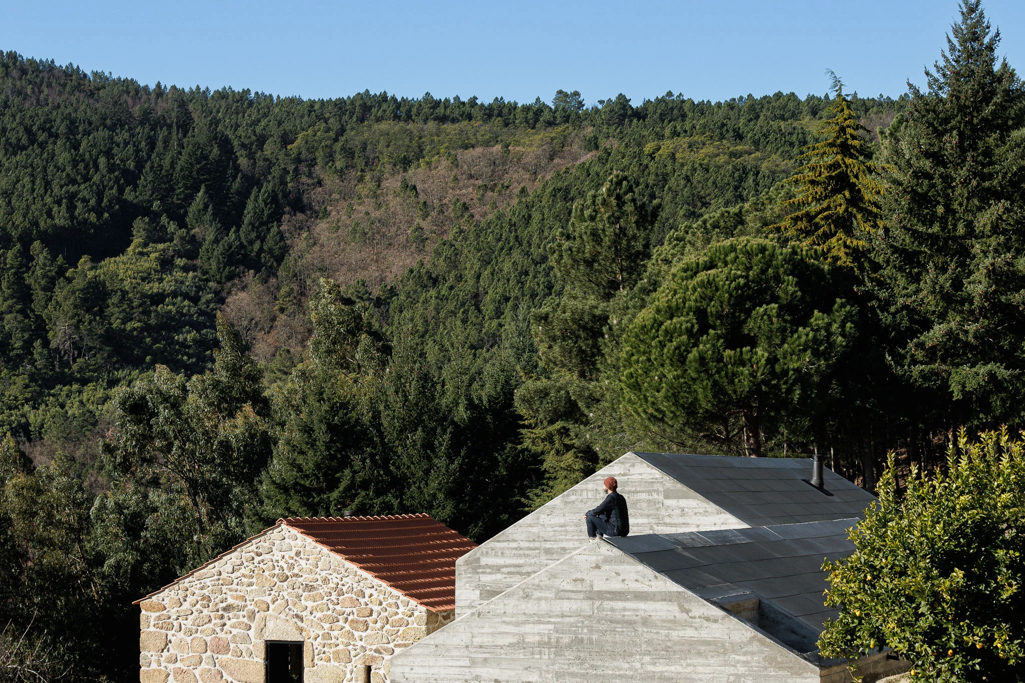 Casa na Mora na Guarda com Arquitectura Filipe Pina Arquitectura