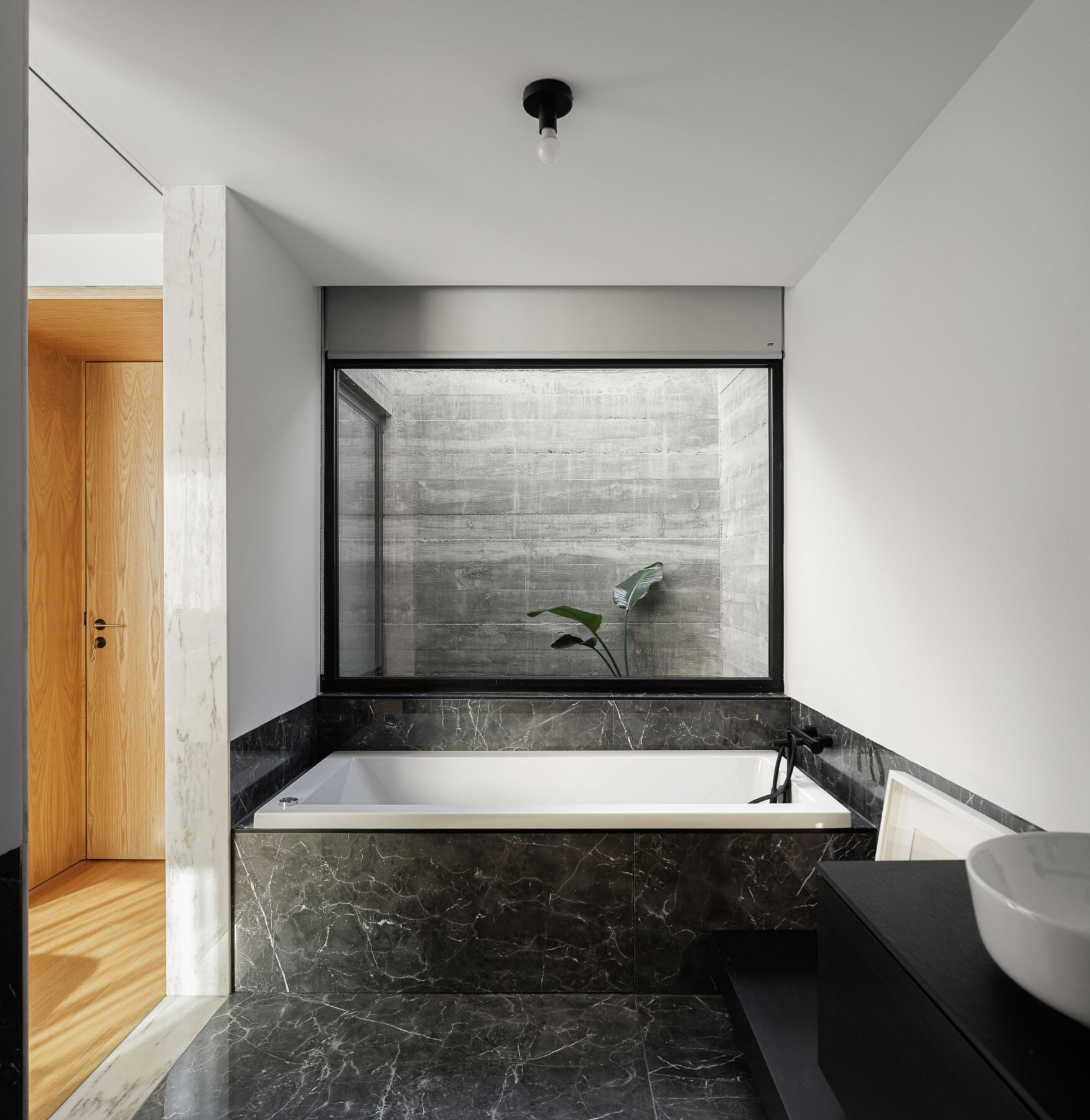 Casa na Mora na Guarda com Arquitectura Filipe Pina Arquitectura