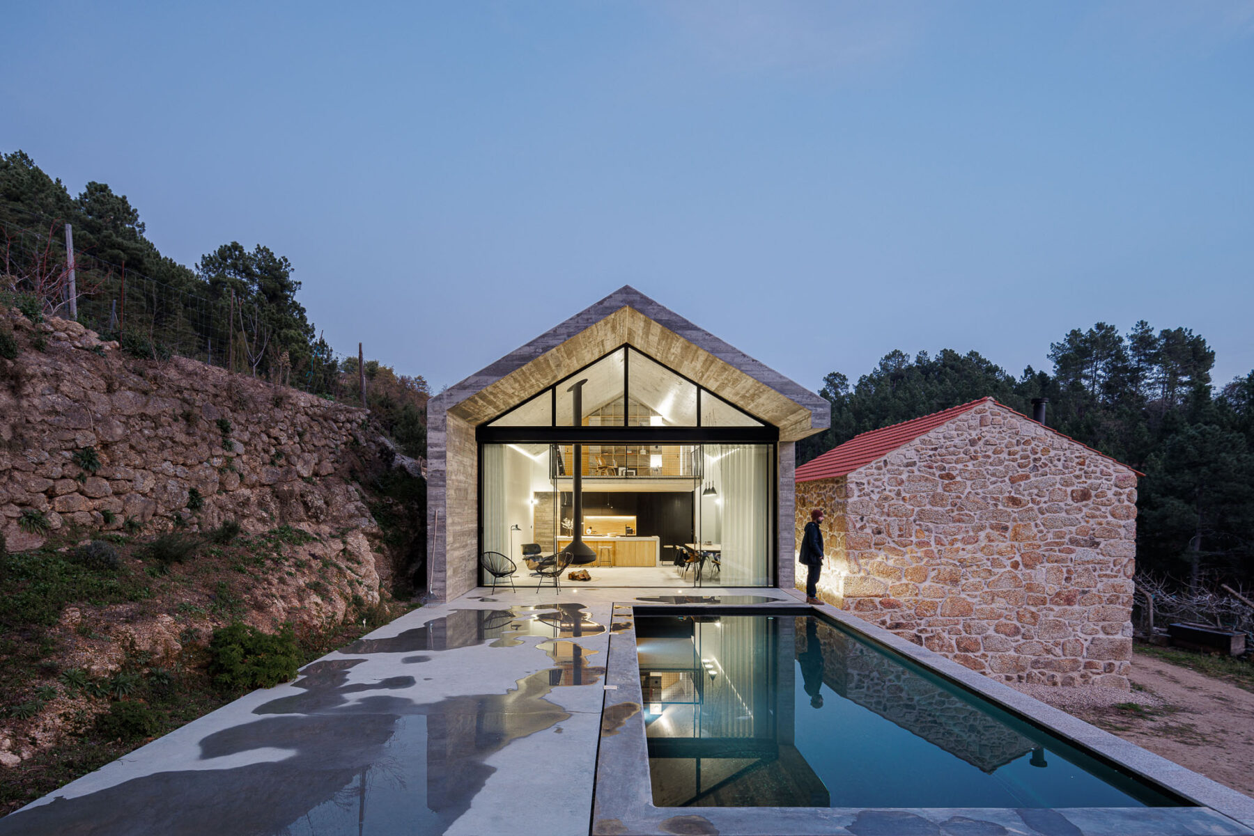 Casa na Mora na Guarda com Arquitectura Filipe Pina Arquitectura