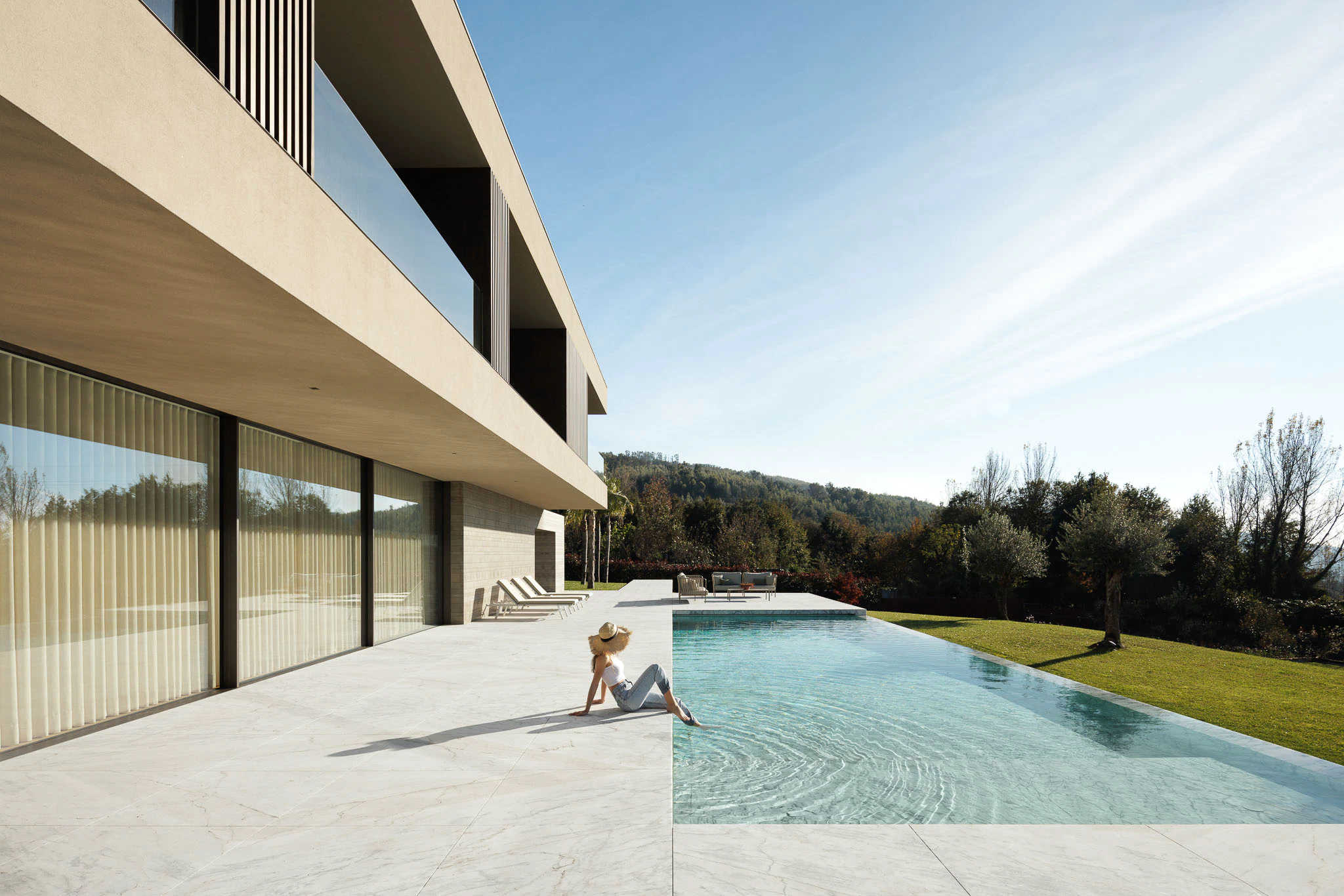 Casa D em Braga com Arquitectura LDARQ e fotografias de Ivo Tava