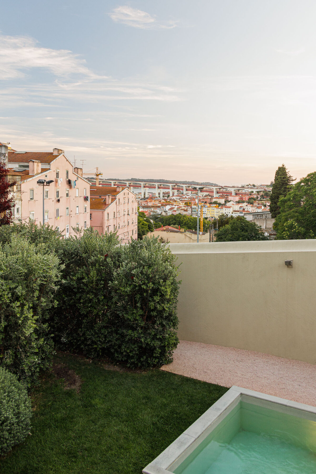 Prazeres 37 em Lisboa com Arquitectura Fragmentos e fotografias