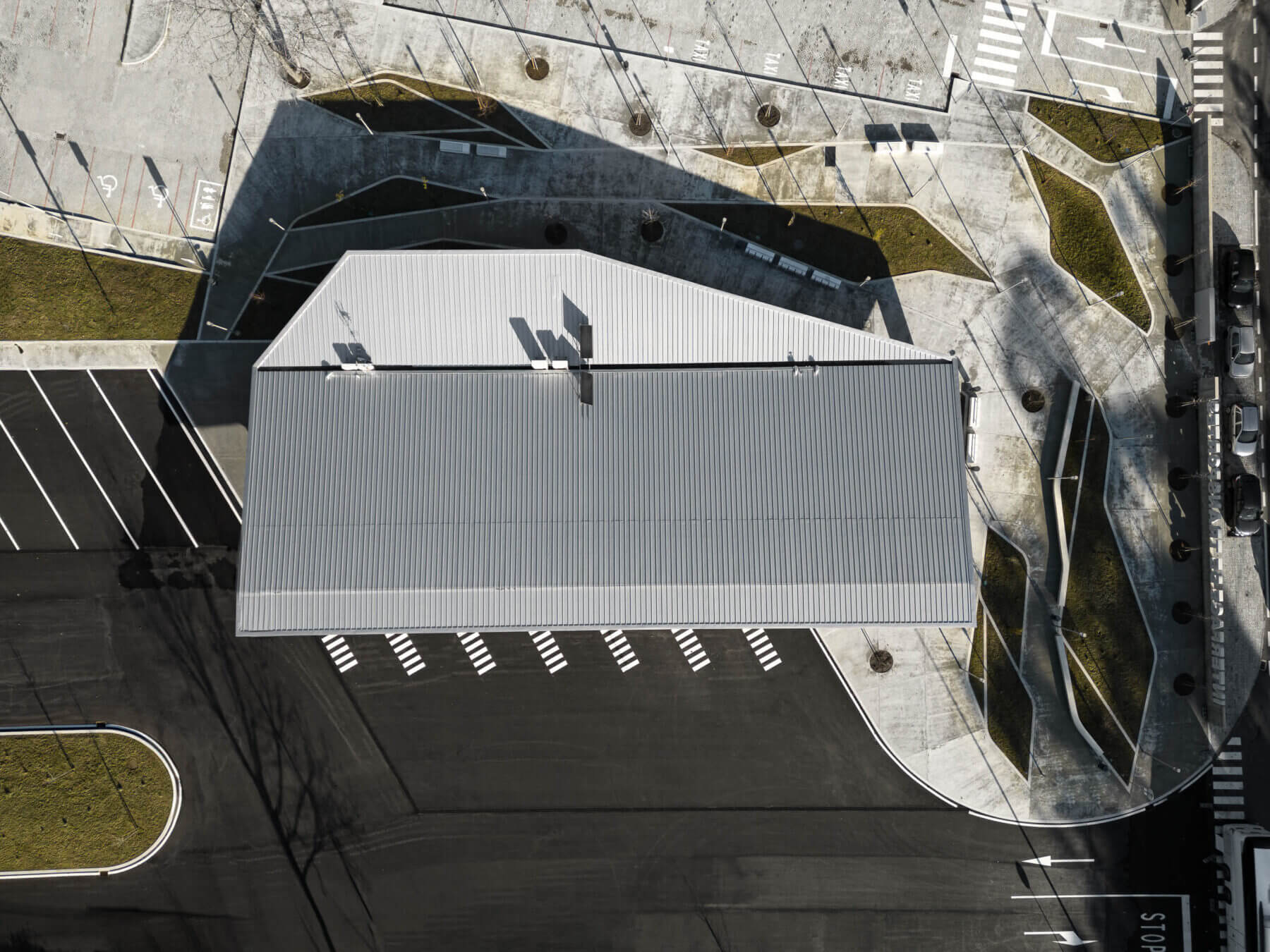 Interface de transportes de Lourosa com arquitetura Lopes da Cos