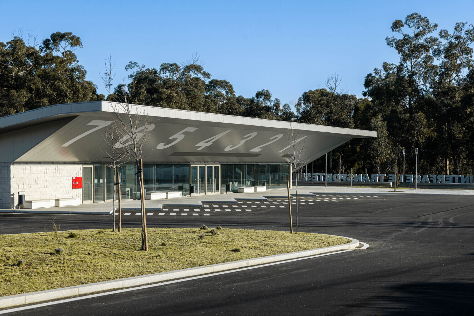 Interface de transportes de Lourosa com arquitetura Lopes da Cos