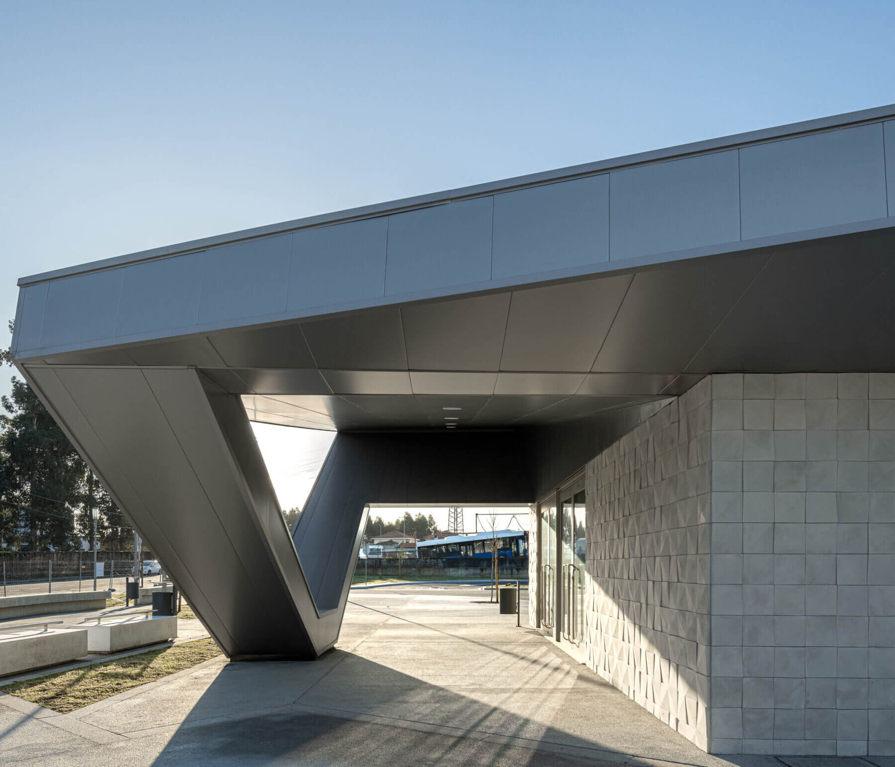 Interface de transportes de Lourosa com arquitetura Lopes da Cos