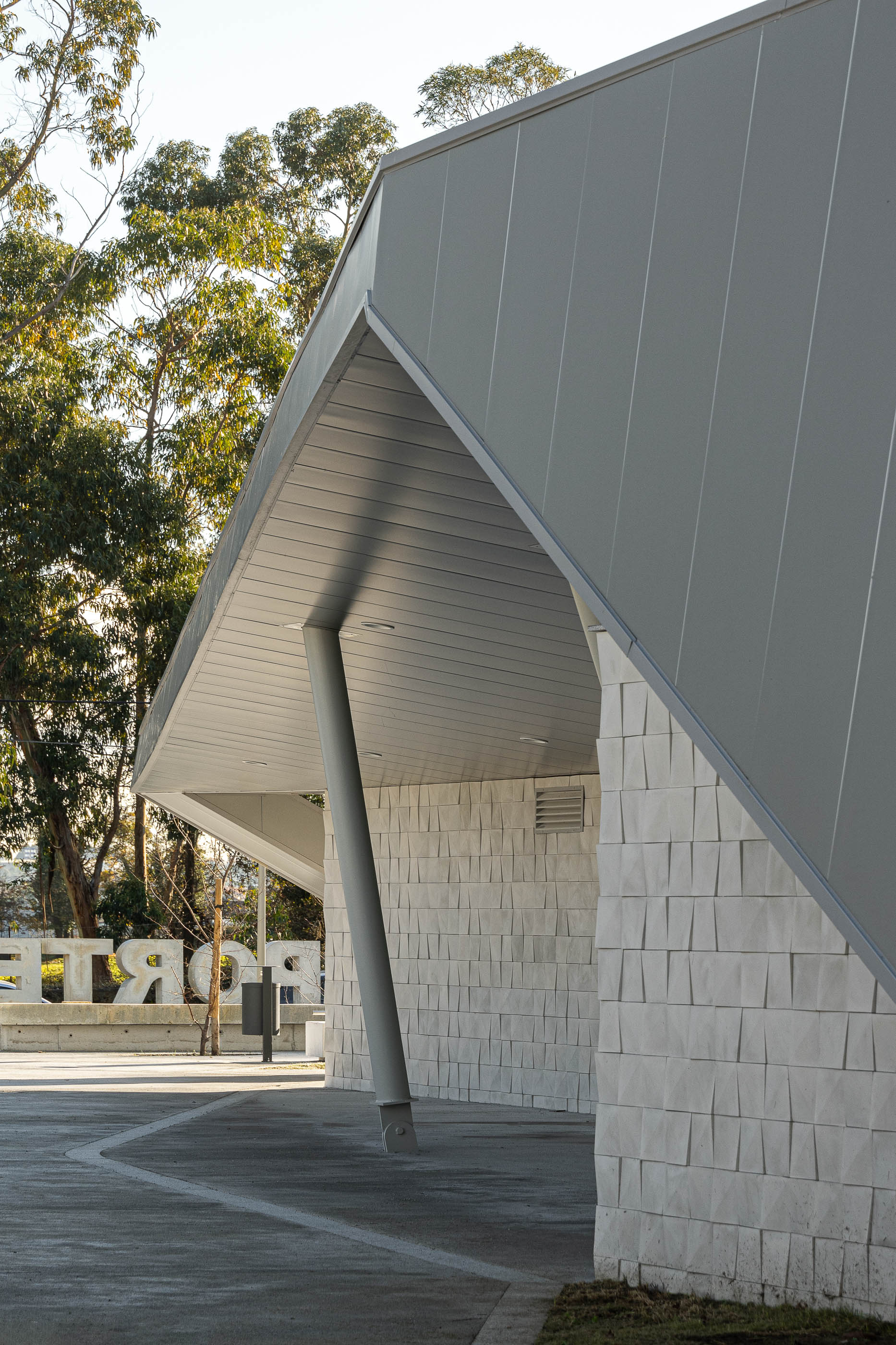 Interface de transportes de Lourosa com arquitetura Lopes da Cos
