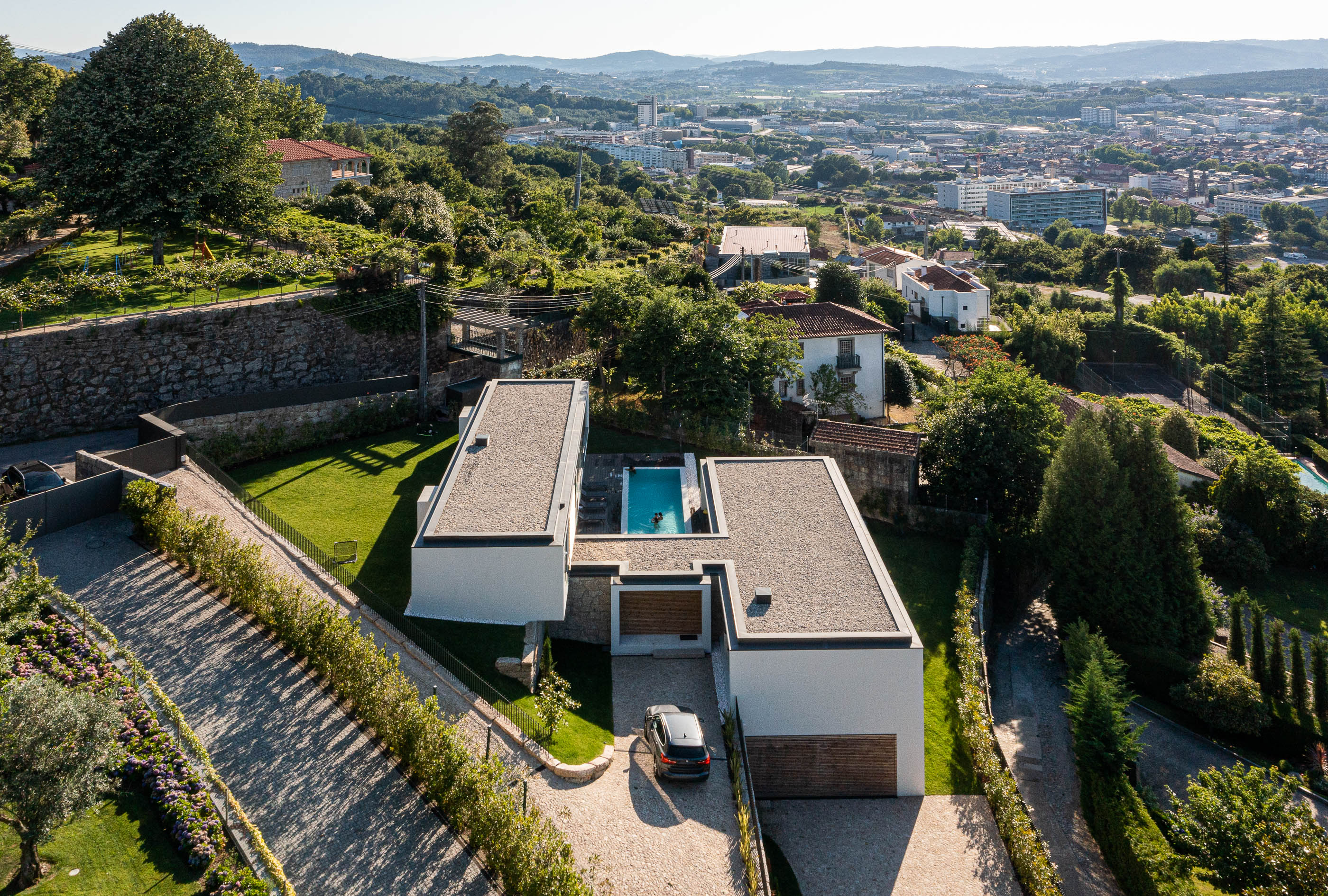 CASA [EN]COSTA com Arquitectura Hous3 e fotografias de Ivo Tavares