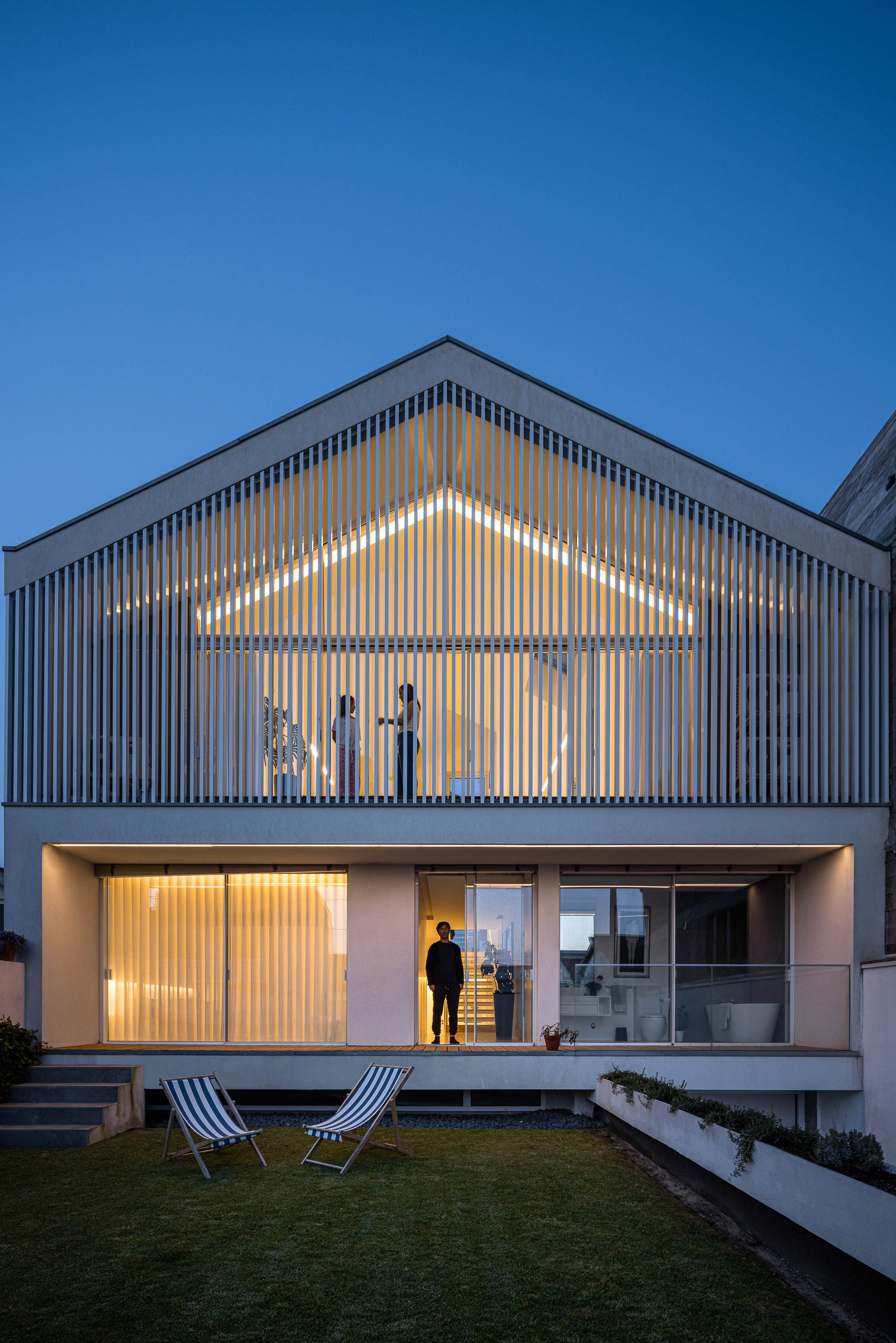 Casa cor de Sal na Costa Nova de Romulo Neto Arquitecto e fotogr