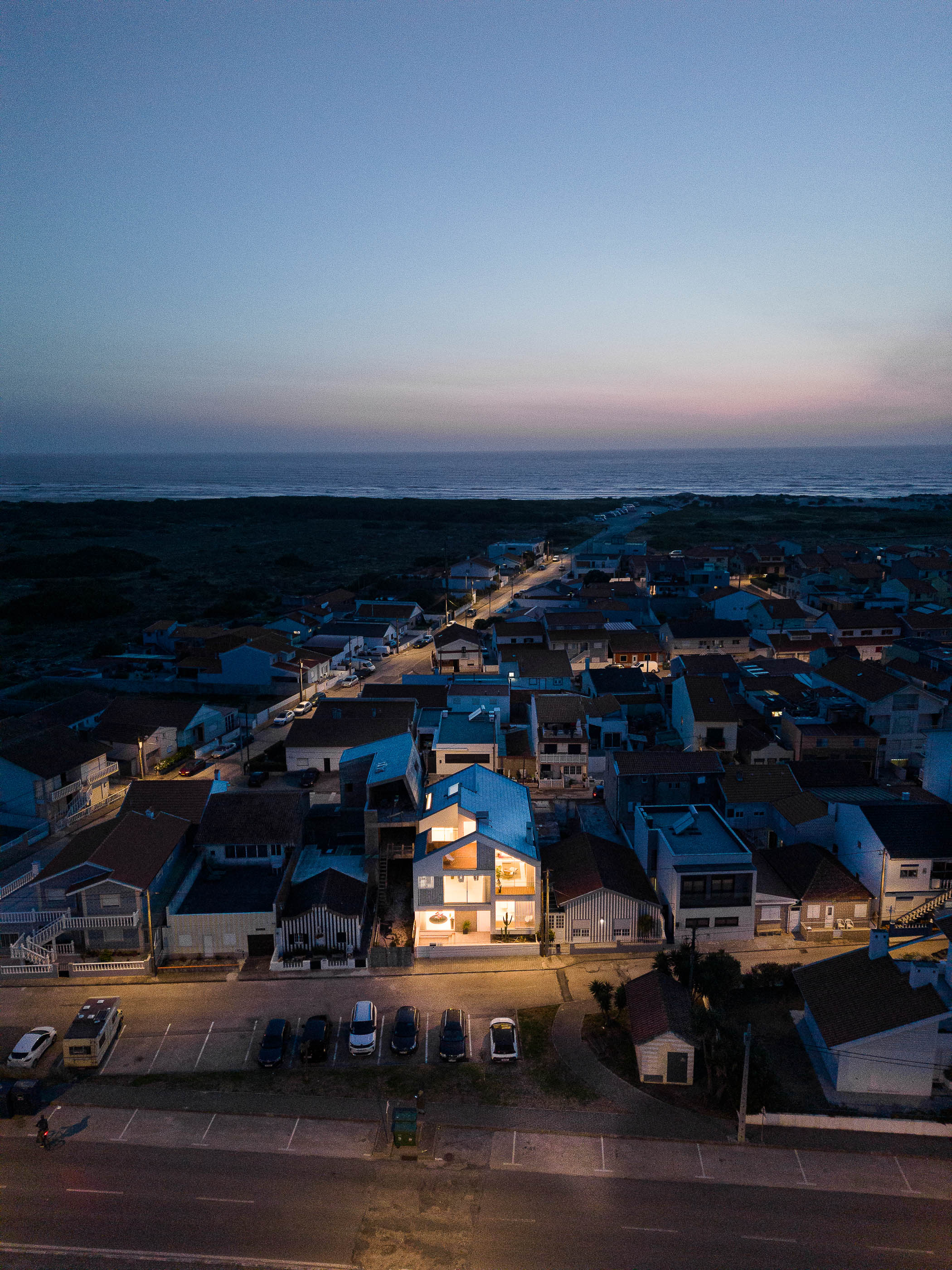 Casa cor de Sal na Costa Nova de Romulo Neto Arquitecto e fotogr