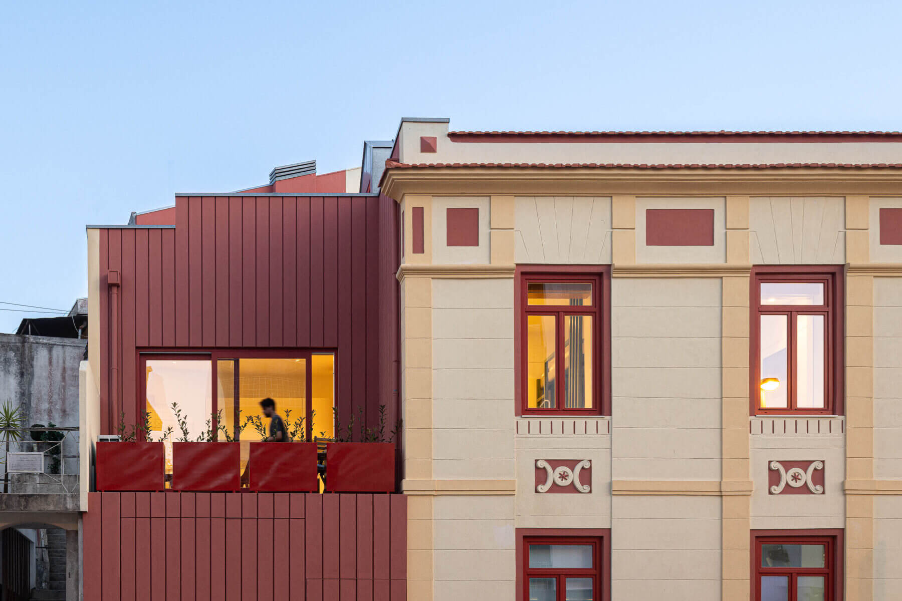 Edificio A'Mar com arquitetura REM'A e fotografia Ivo Tavares St