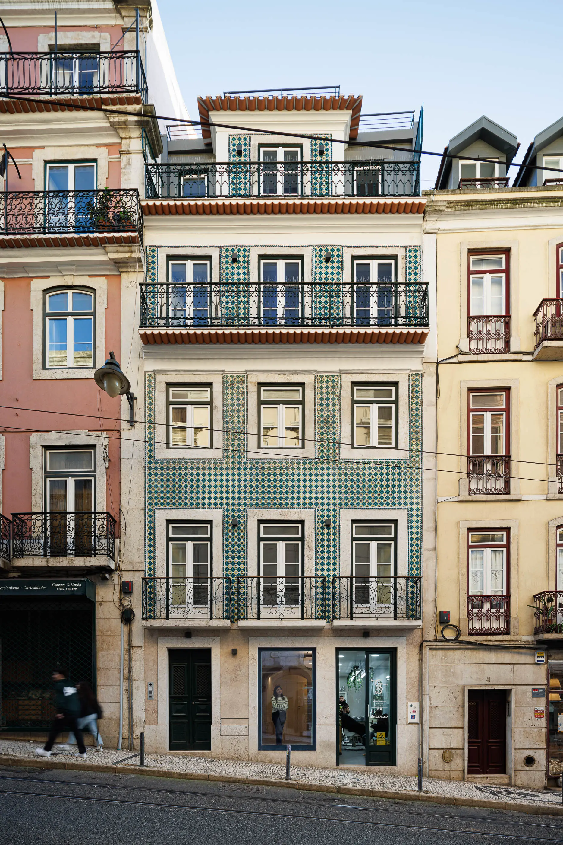 Edificio Cal&ccedil;ada do Combro com arquitetura Pedro Carrilho e fotografia Ivo Tavares