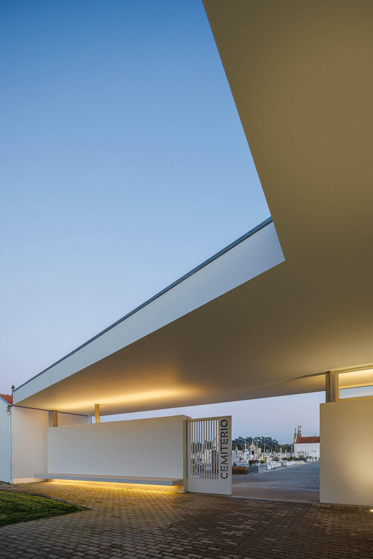 Casa Mortuária de Oliveirinha com arquitetura Sónia Cruz