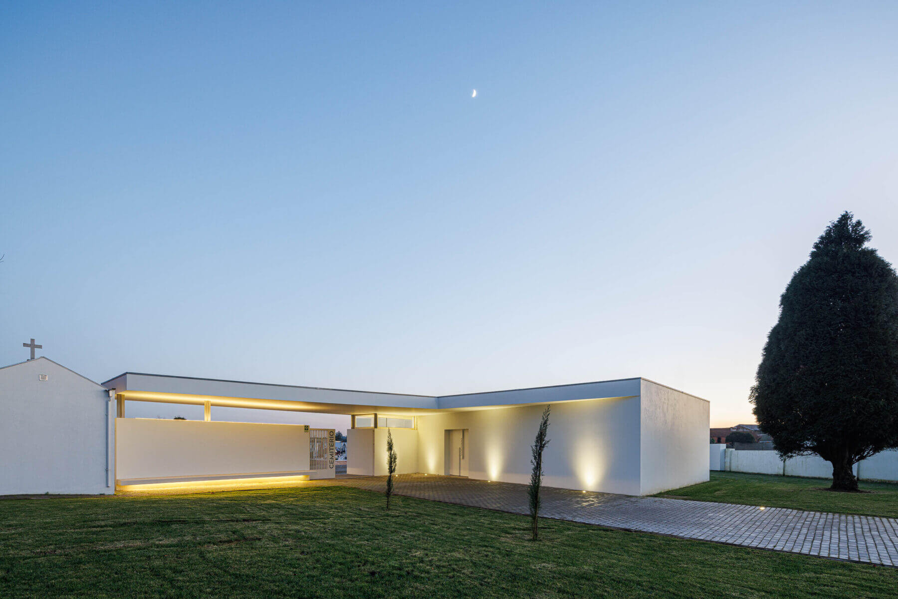 Casa Mortuária de Oliveirinha com arquitetura Sónia Cruz
