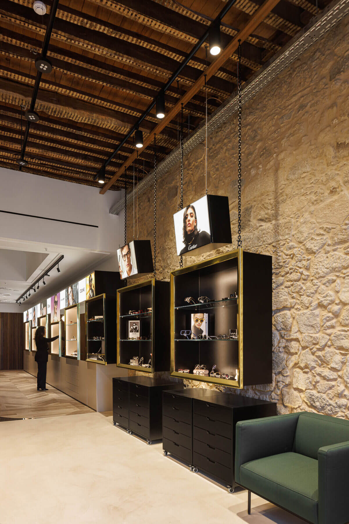 Jorge Oculista Braga com arquitetura Inception Architects e fotografia Ivo Tavares