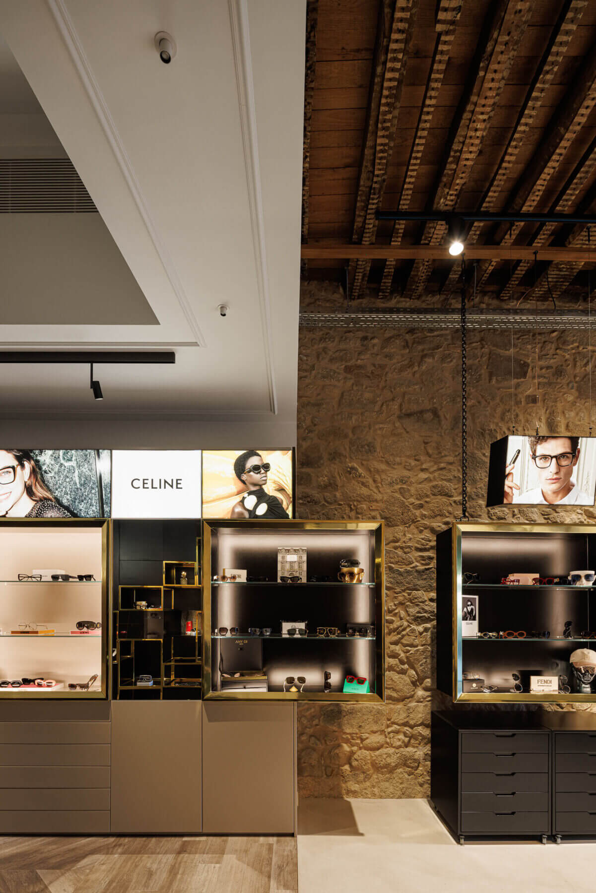 Jorge Oculista Braga com arquitetura Inception Architects e fotografia Ivo Tavares