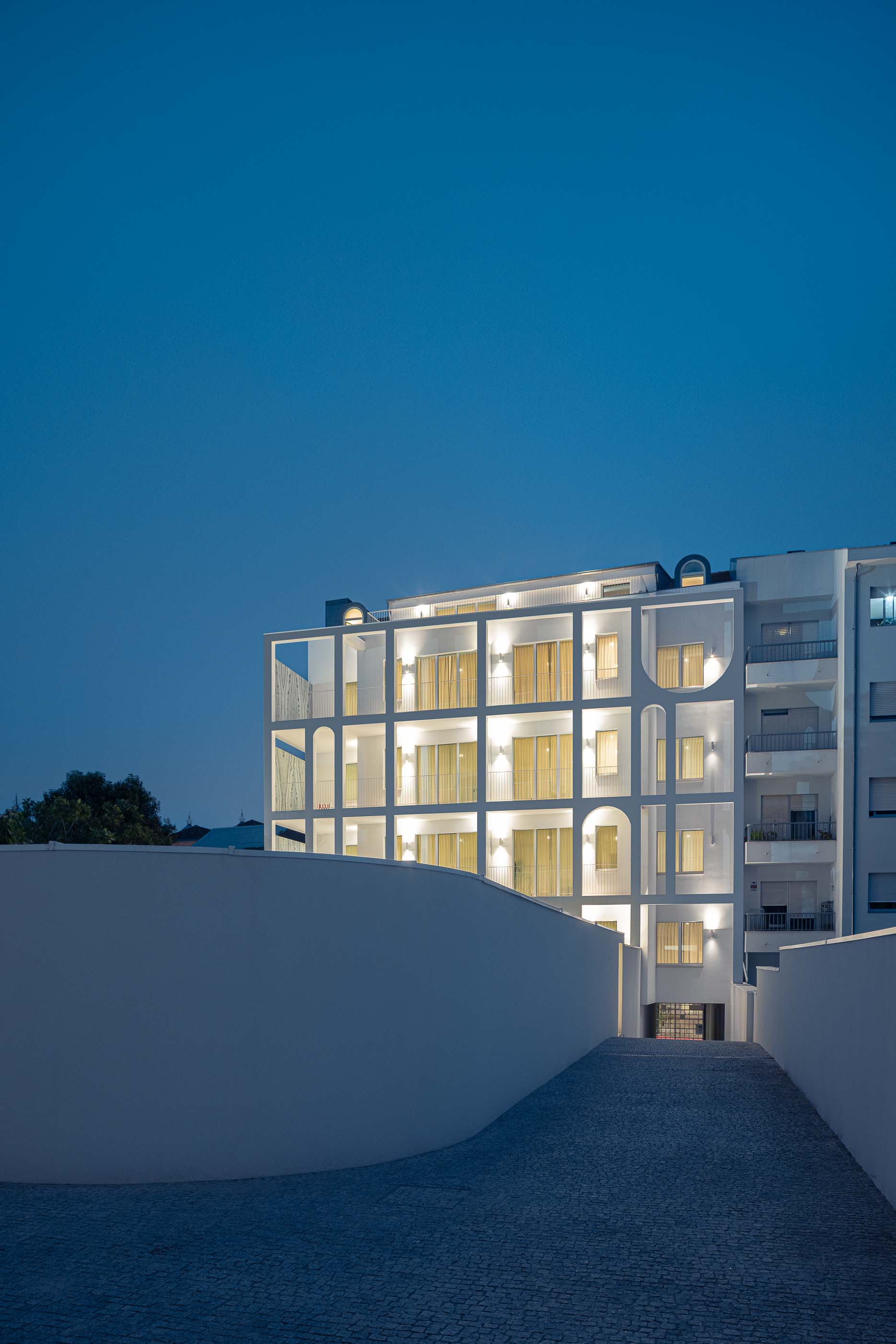 Vila Catarina Luxury Apartments com arquitetura MassLab e fotogr