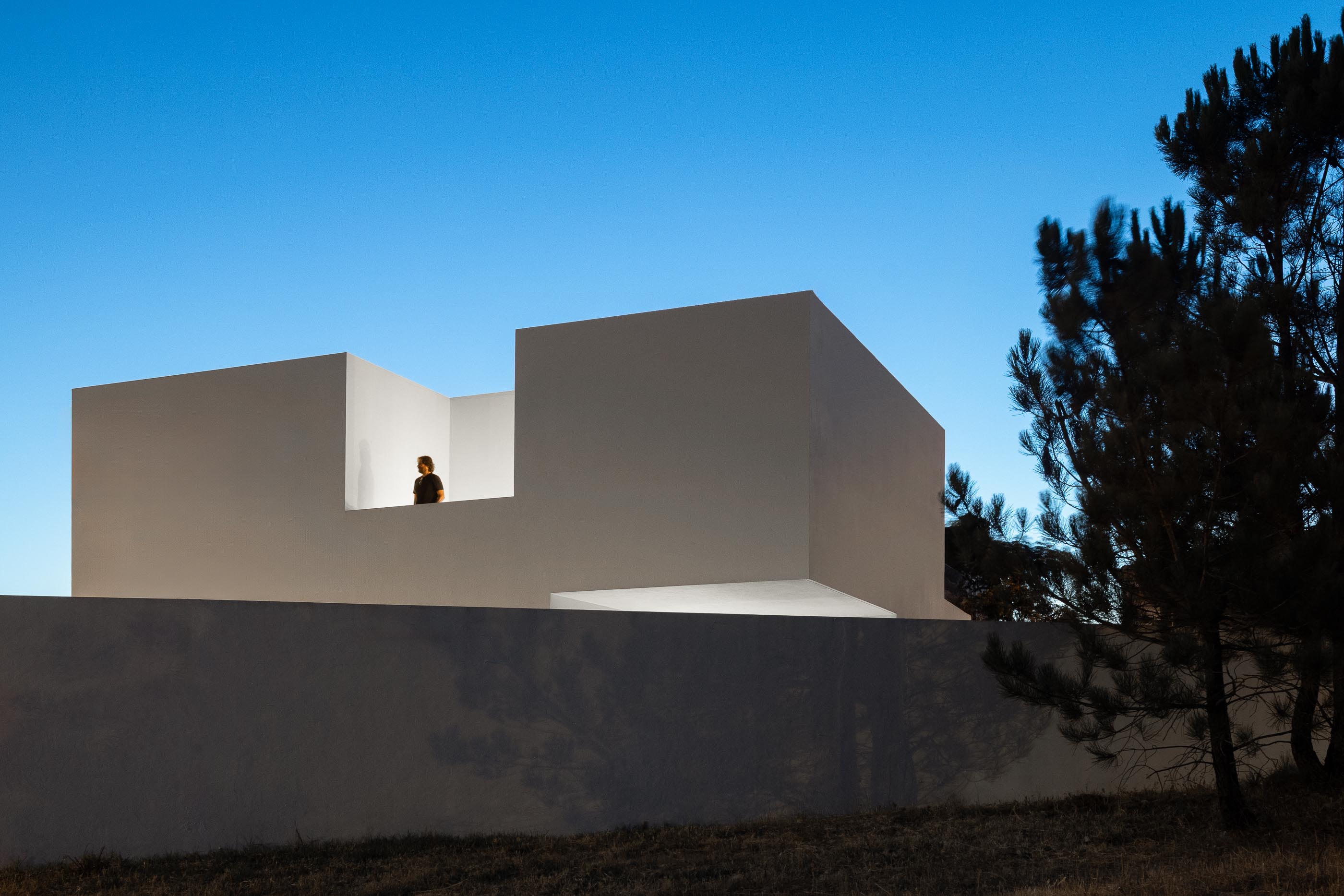 Casa DR com Arquitectura NMDarq e fotografias de Ivo Tavares