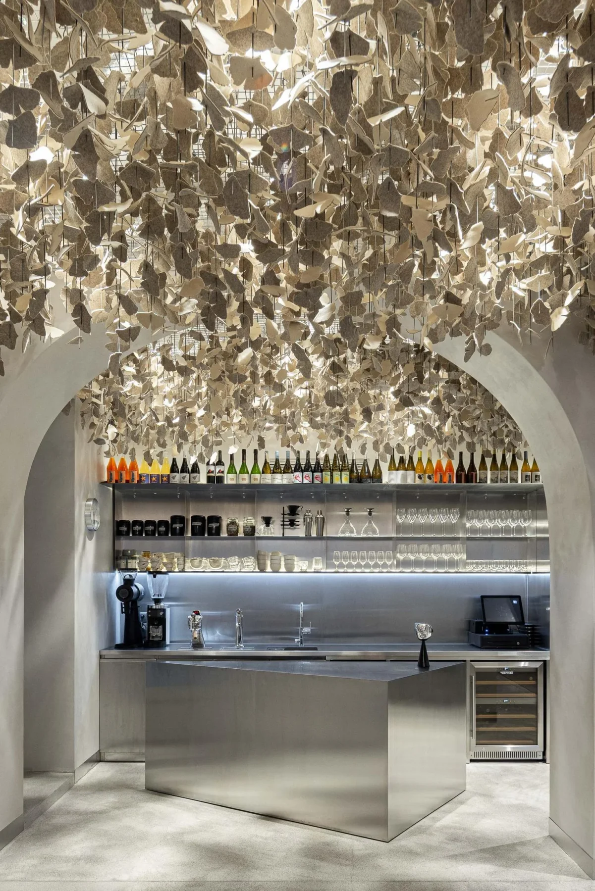 Restaurante Capsule em Lisboa arquitetura Atelier Realite e fotografia Ivo Tavares