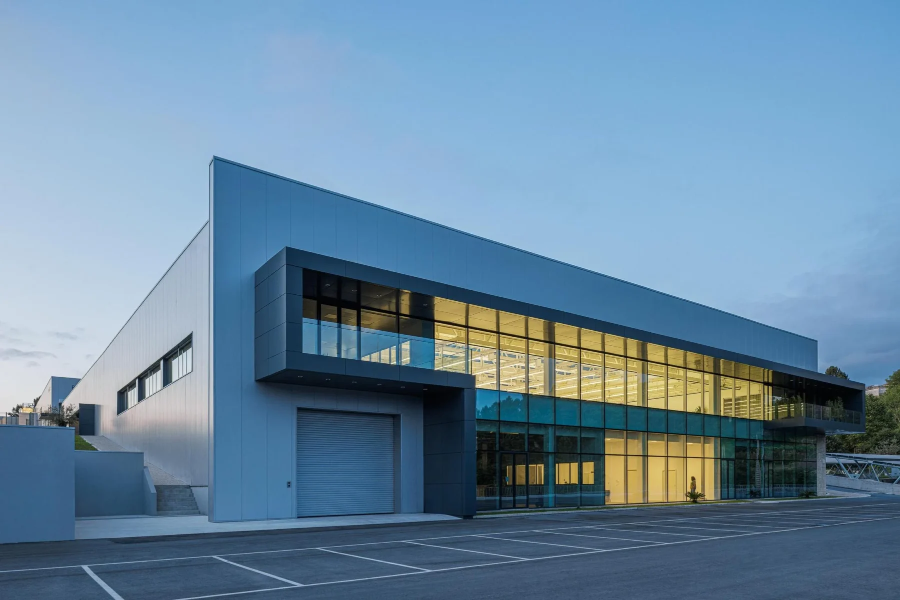 Edificio Bradco II arquitetura Emparalelo e fotografia Ivo Tavares