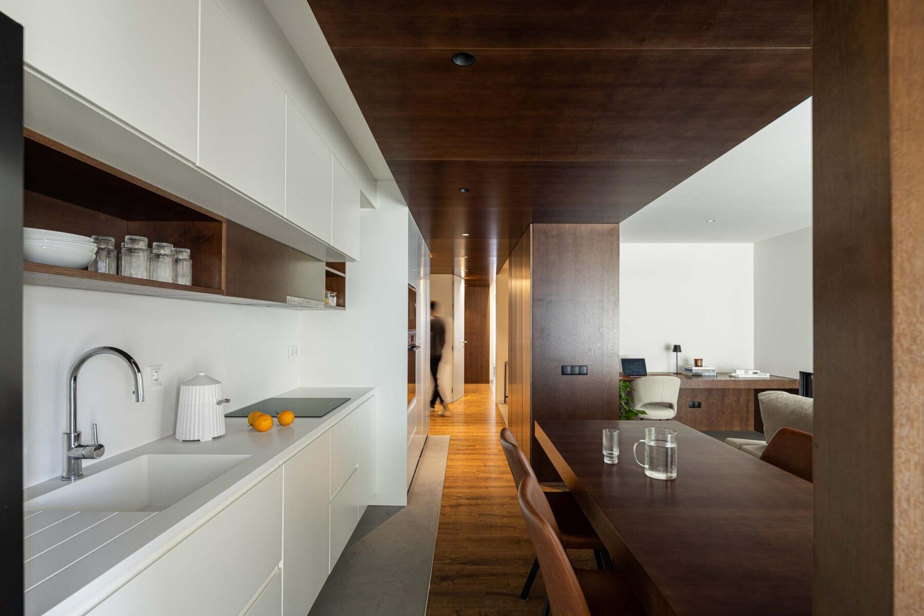 APARTAMENTO FP com arquitetura ARQUITECTOS RT e fotografia Ivo Tavares