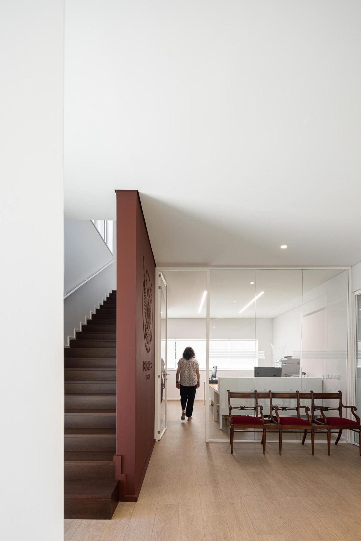 Adega Vinhos Borges . Borges Wine Cellar com arquitetura Em Paralelo e fotografia Ivo Tavares