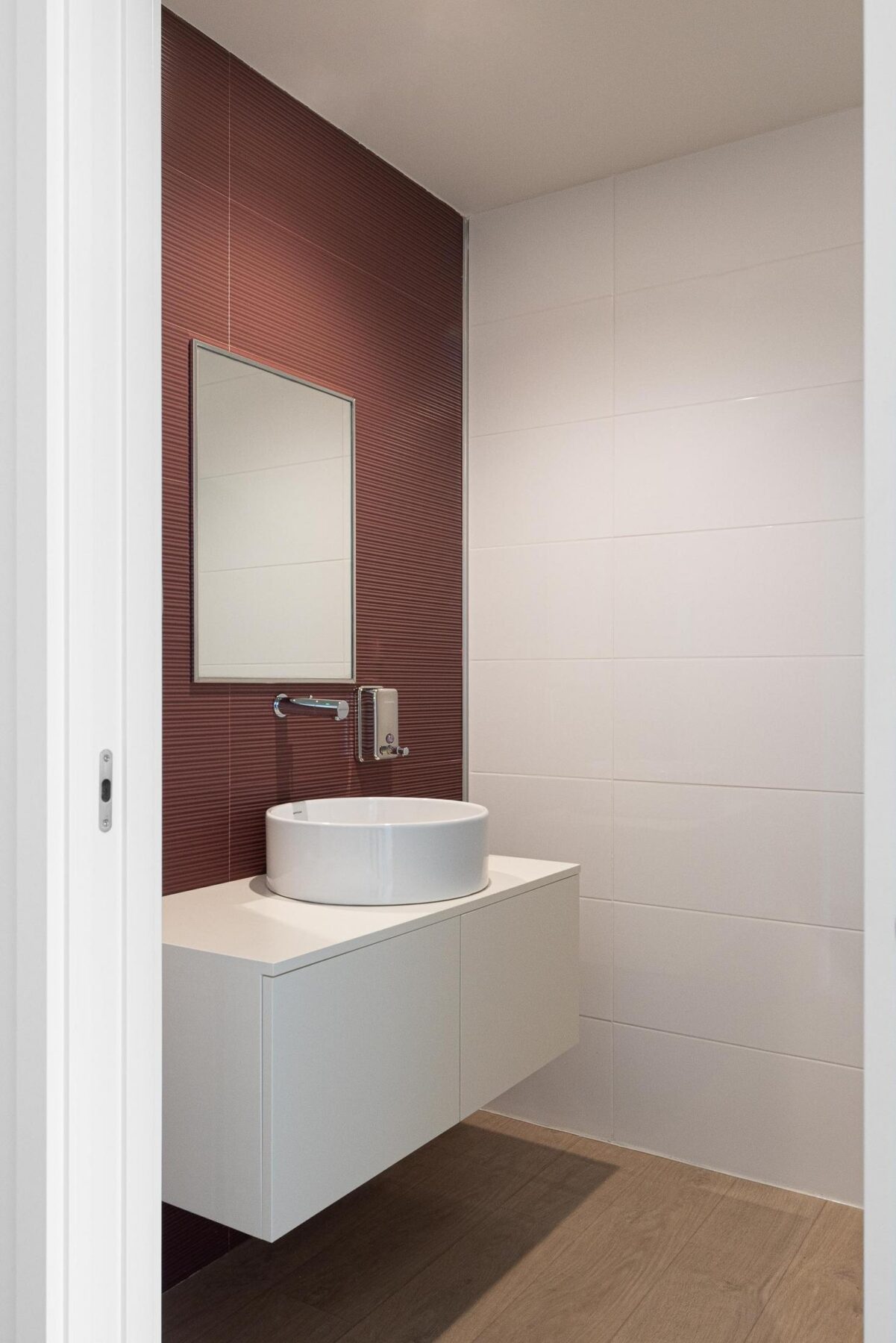 Adega Vinhos Borges . Borges Wine Cellar com arquitetura Em Paralelo e fotografia Ivo Tavares