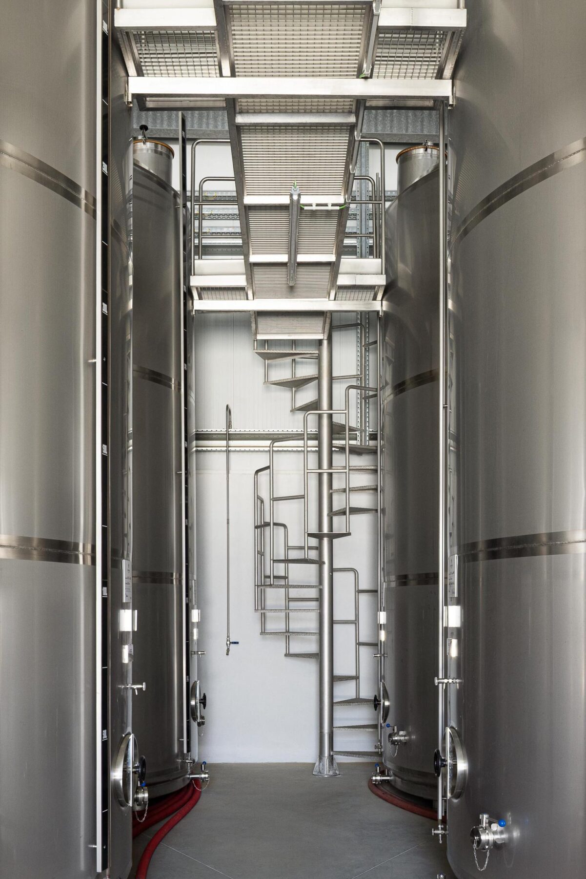 Adega Vinhos Borges . Borges Wine Cellar com arquitetura Em Paralelo e fotografia Ivo Tavares