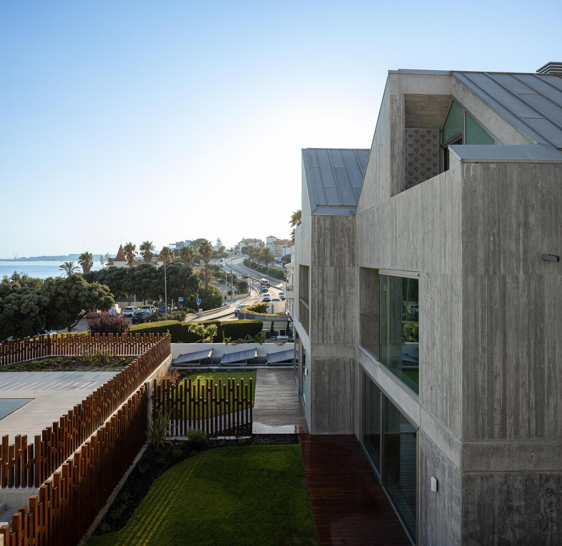 Exterior, betão, madeira, vidro, contemporâneo, minimalista, jardim, vista mar — The Frame – Praia da Poça por ARX Portugal - Arquitectos, Boost Studio em Estoril
