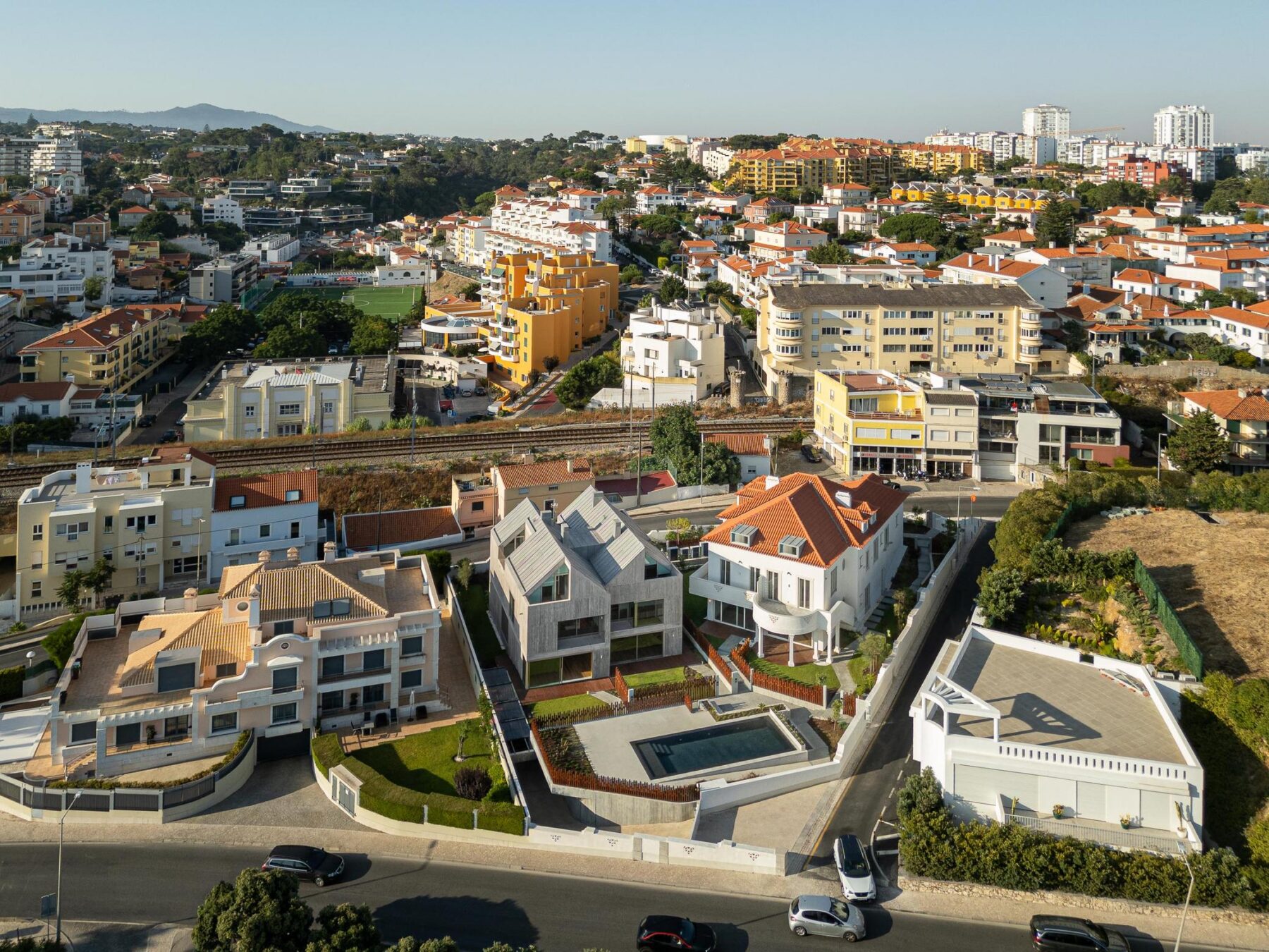 Exterior, fachada, madeira, piscina, contemporâneo, iluminação natural, jardim, betão — The Frame – Praia da Poça por ARX Portugal - Arquitectos, Boost Studio em Estoril